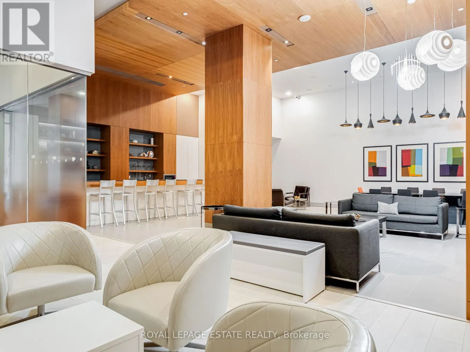 313 - 295 ADELAIDE STREET W