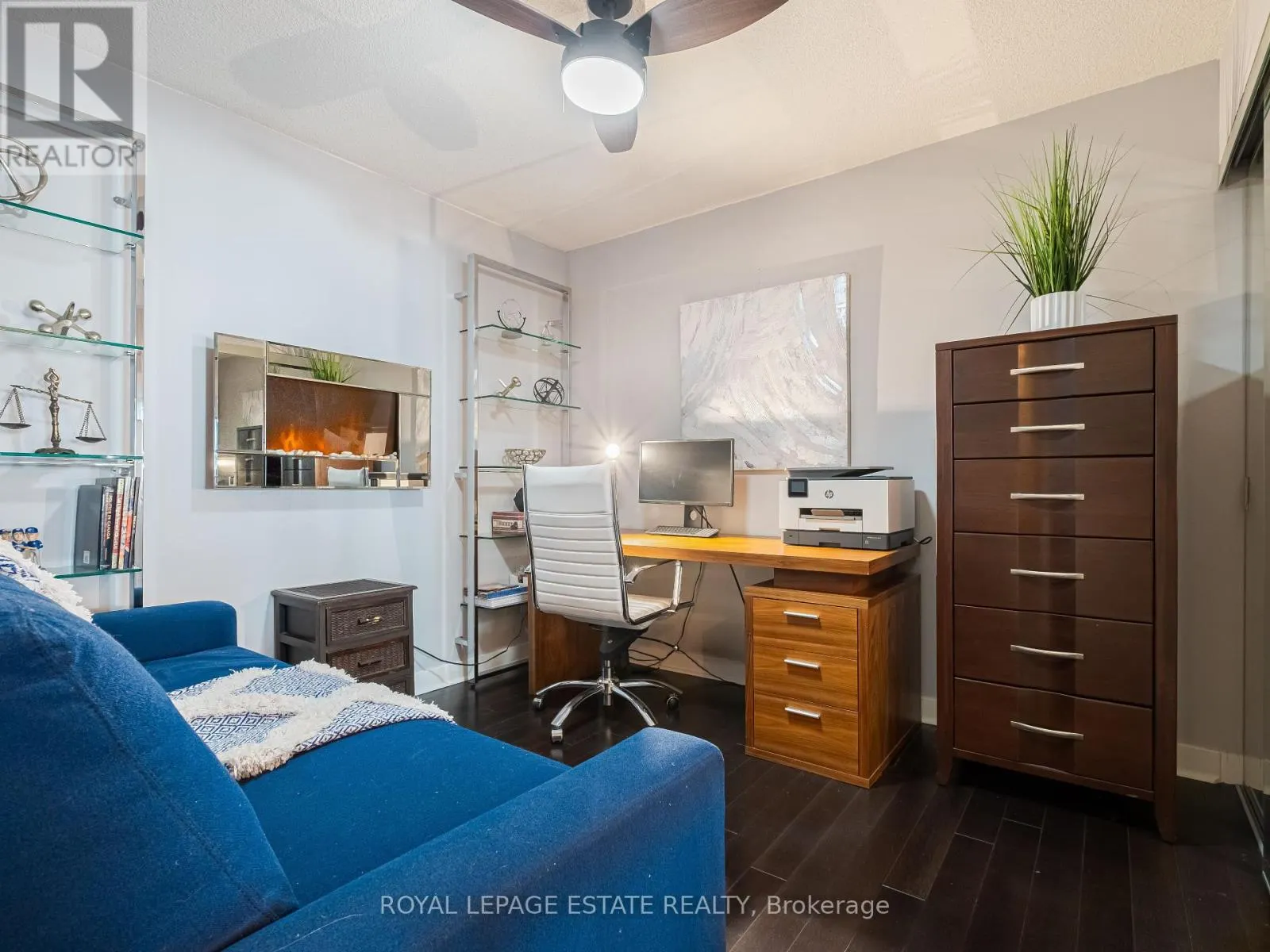 313 - 295 ADELAIDE STREET W