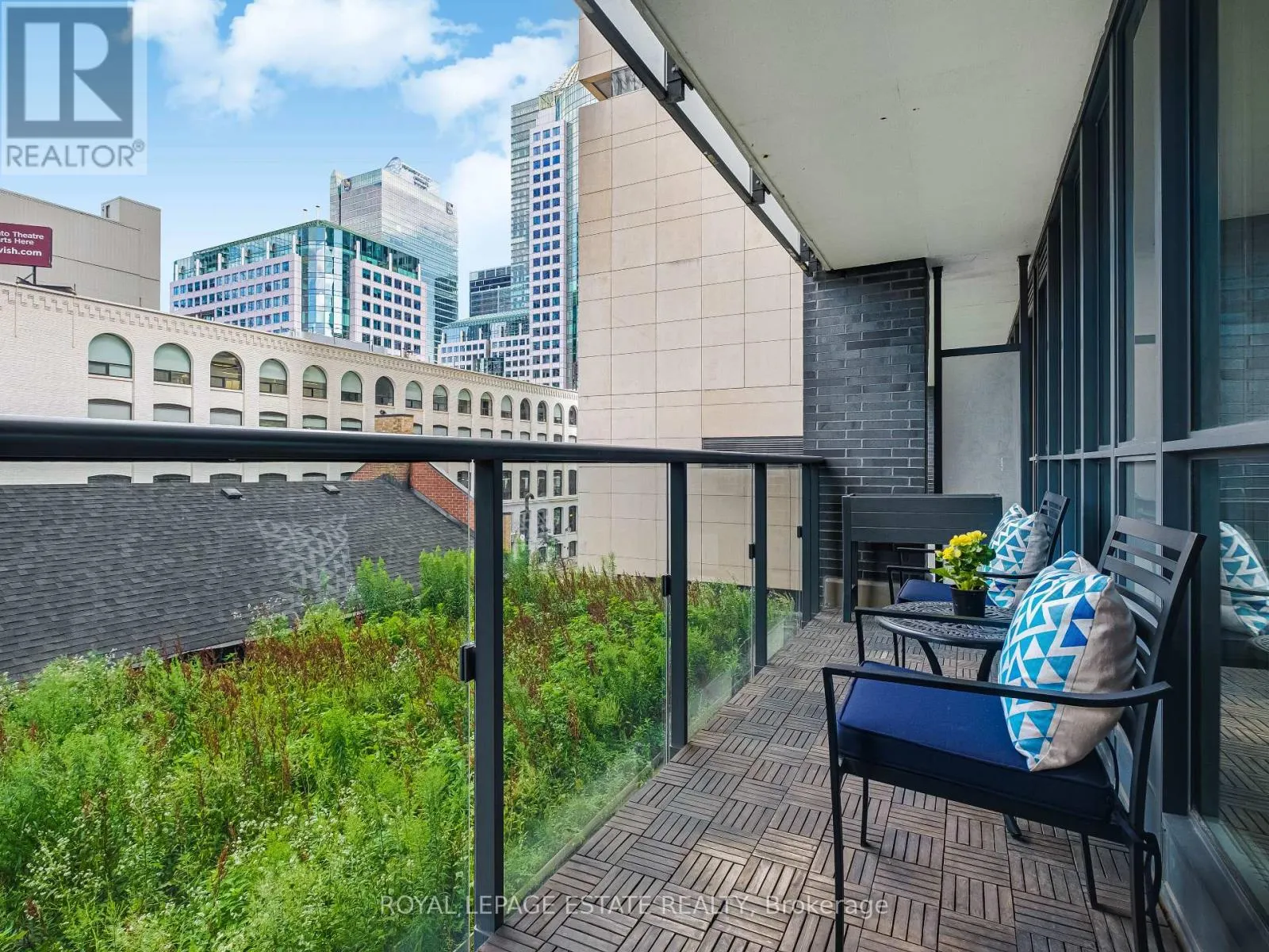313 - 295 ADELAIDE STREET W