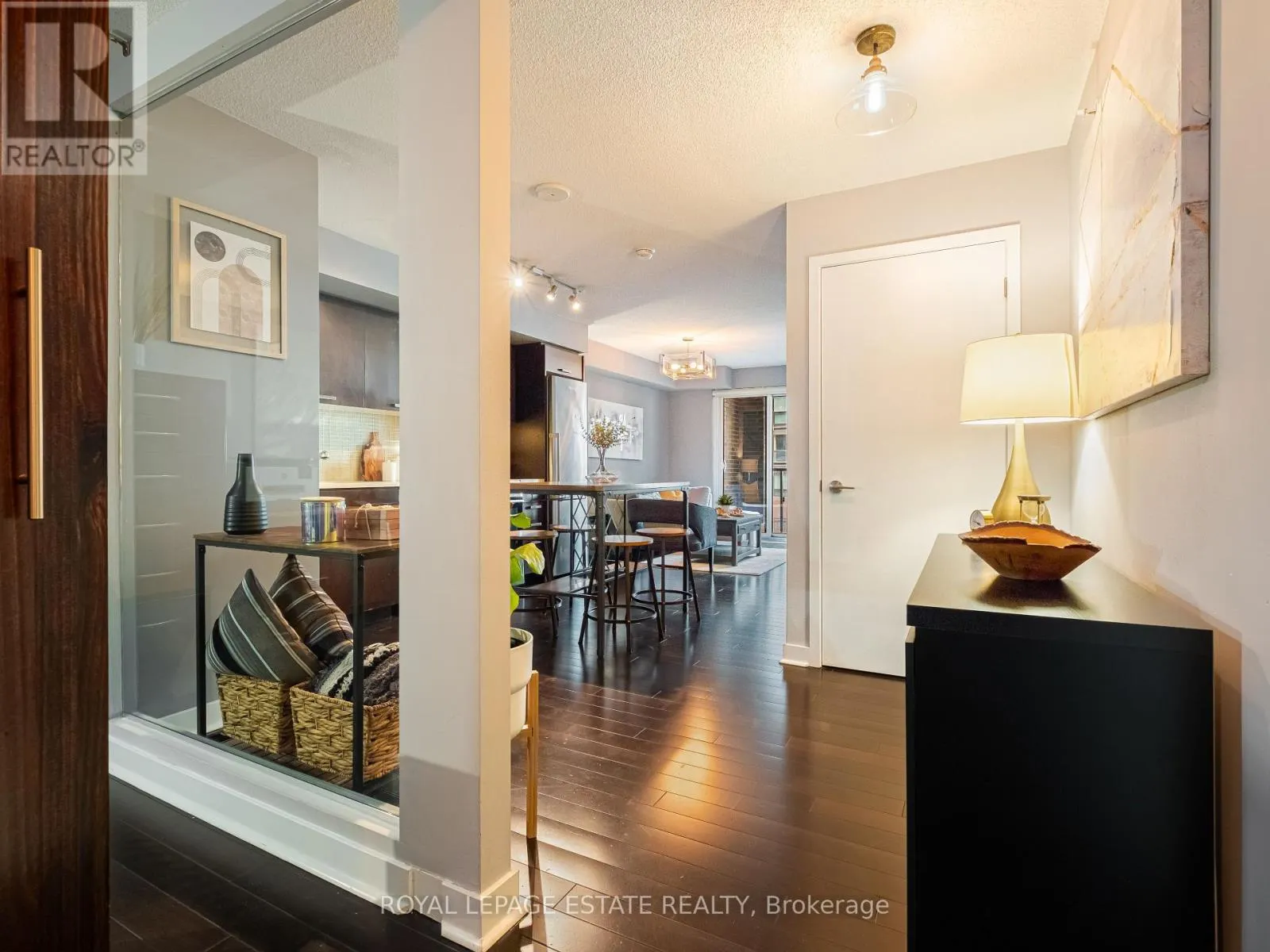 313 - 295 ADELAIDE STREET W