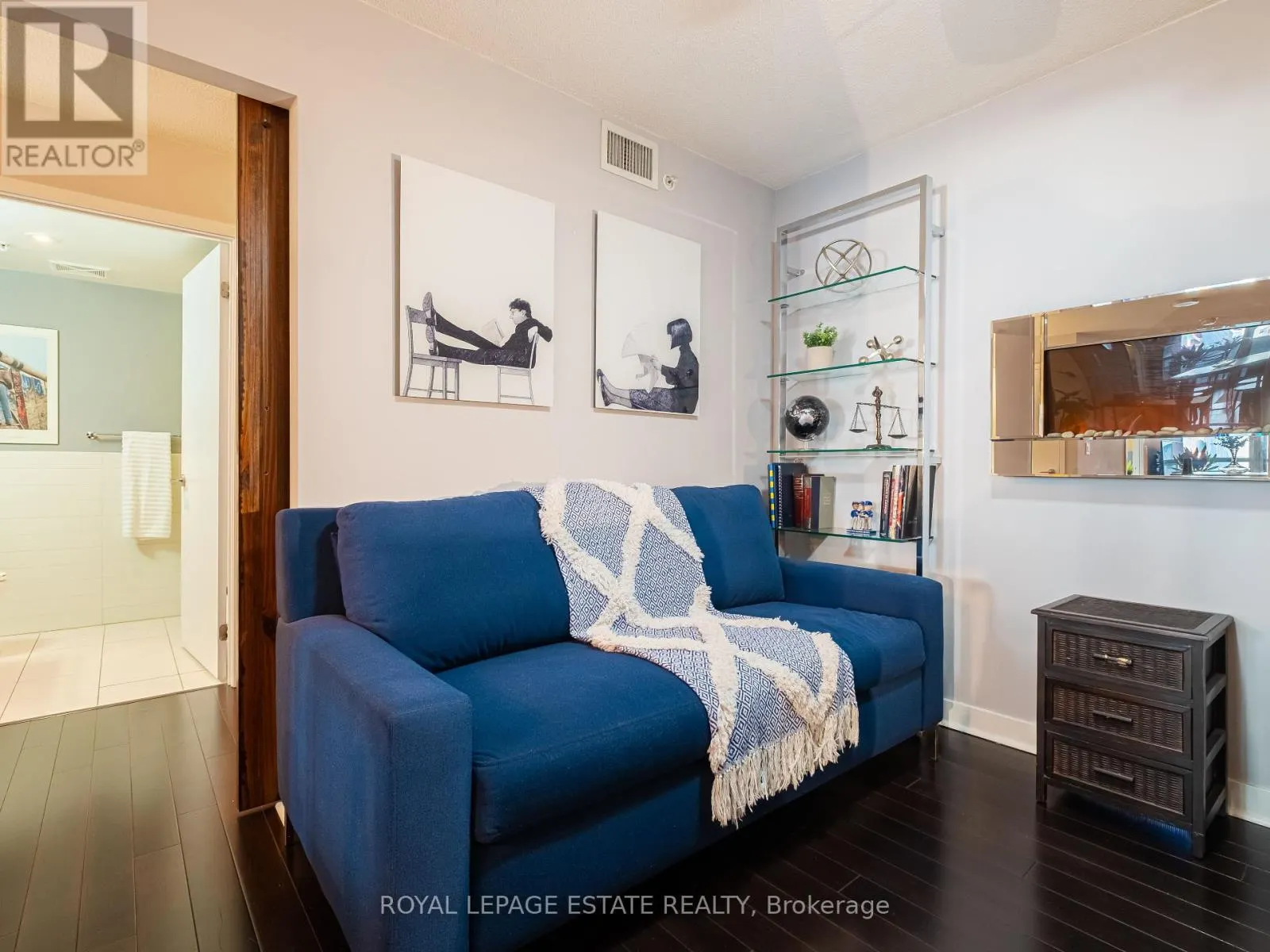313 - 295 ADELAIDE STREET W