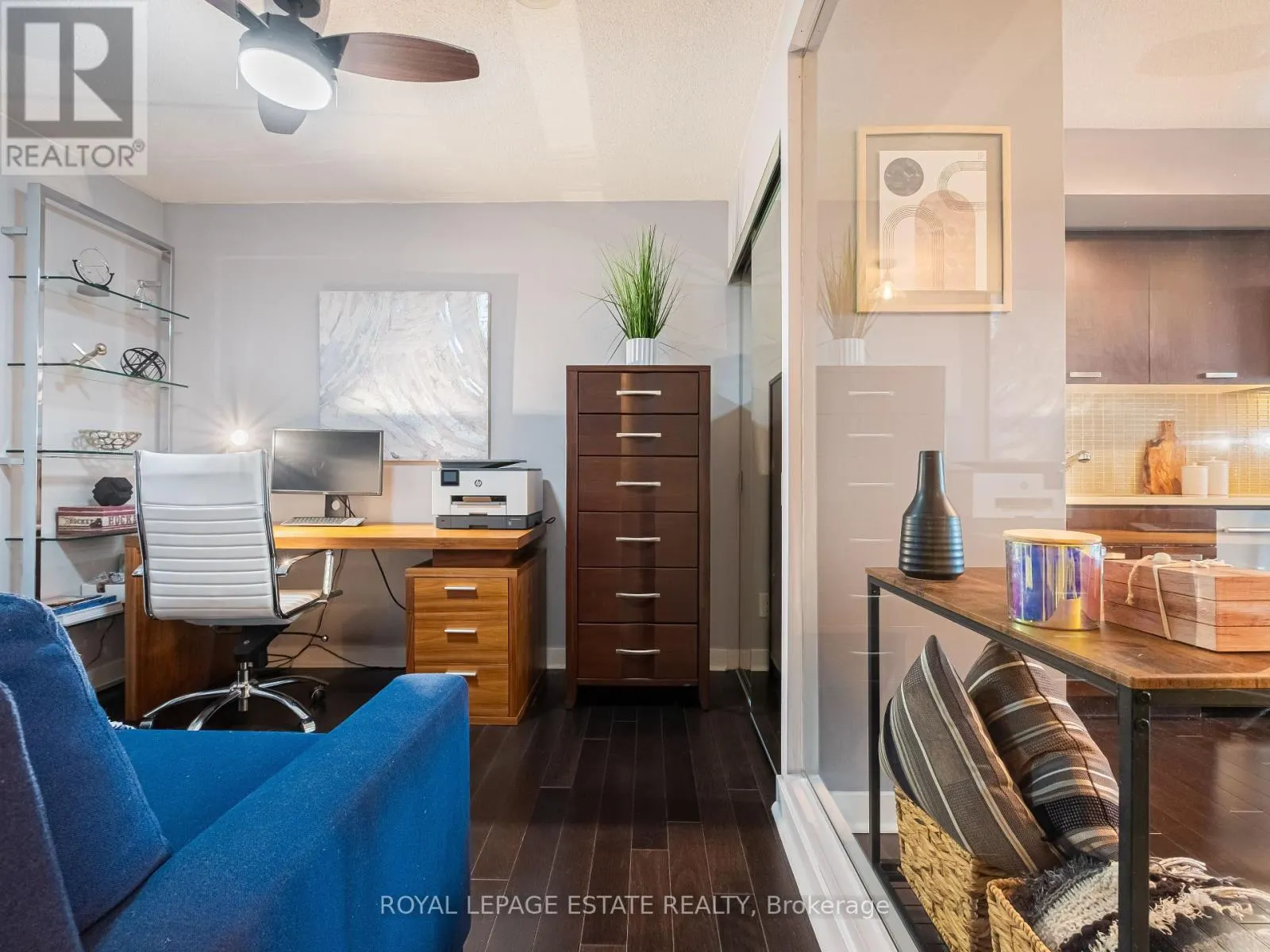 313 - 295 ADELAIDE STREET W