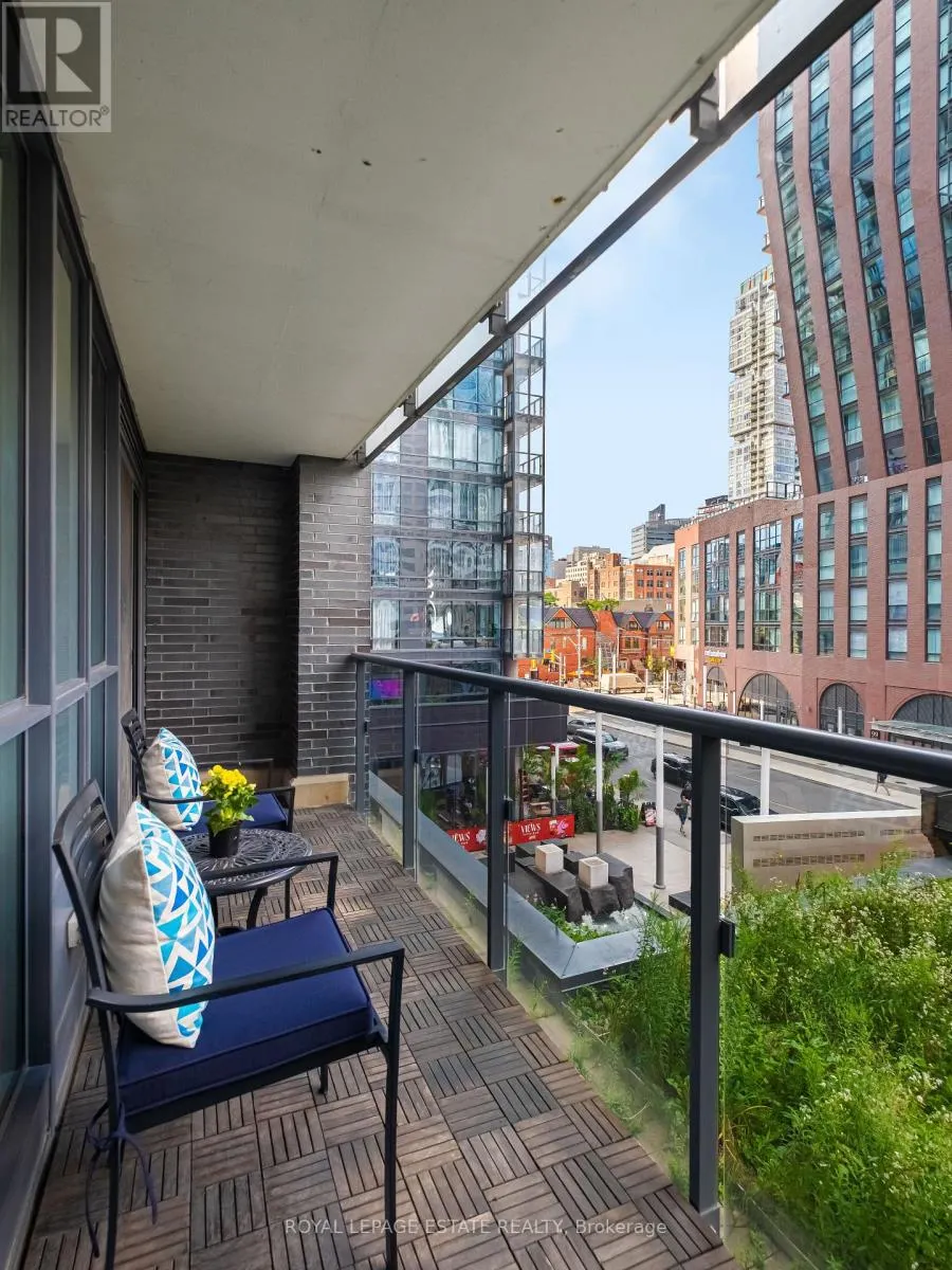 313 - 295 ADELAIDE STREET W