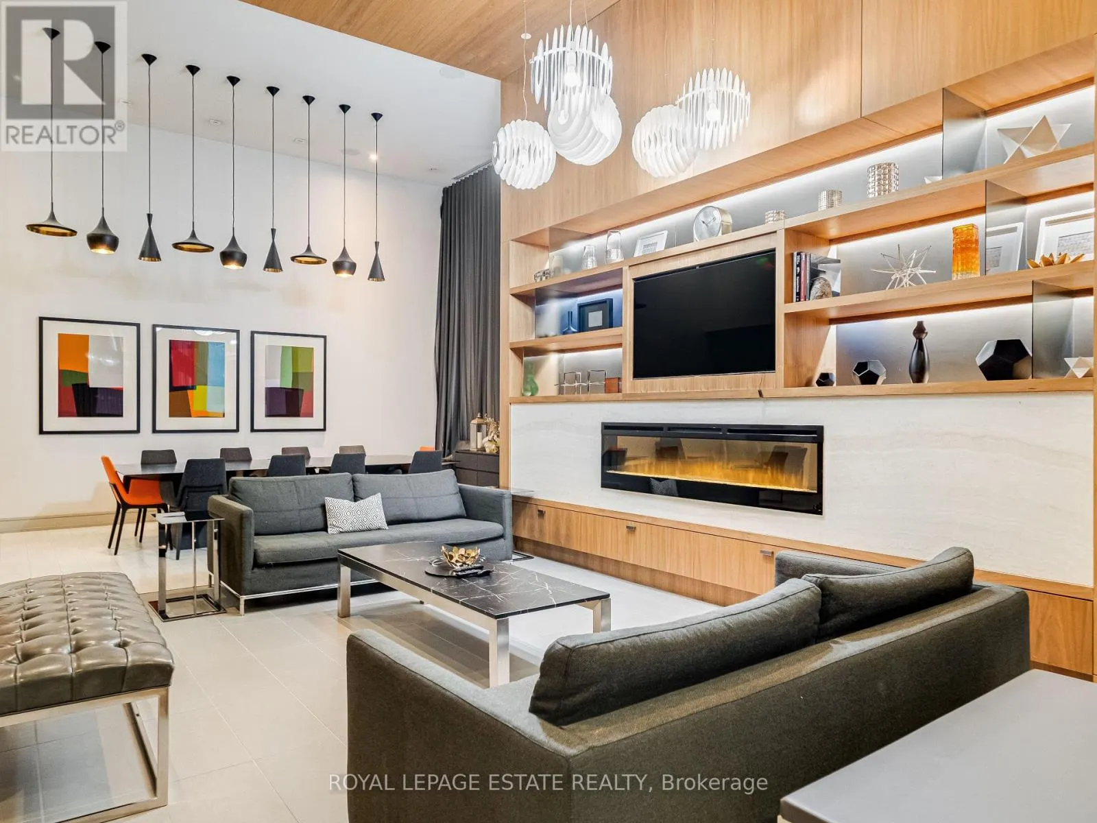 313 - 295 ADELAIDE STREET W