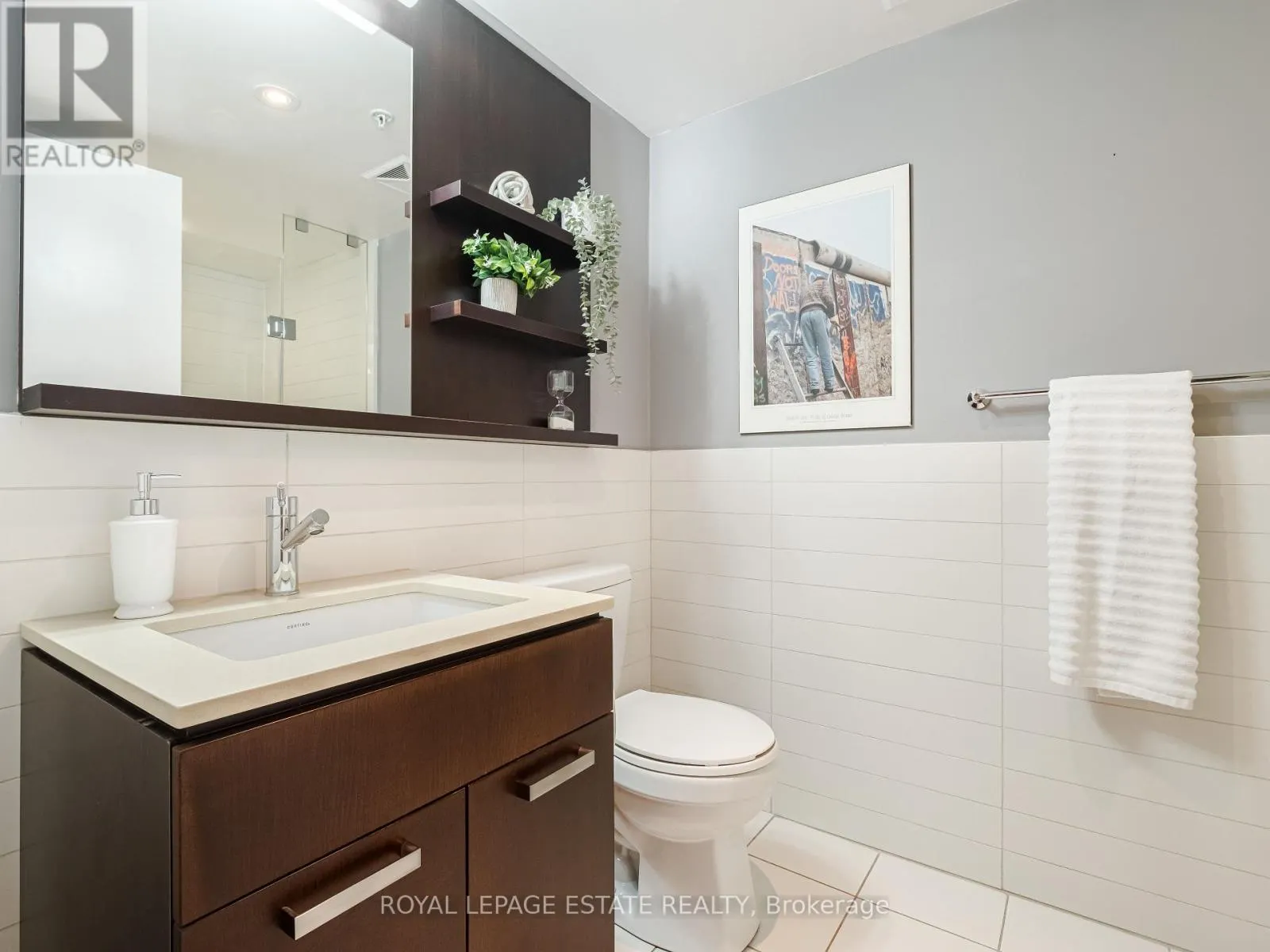 313 - 295 ADELAIDE STREET W