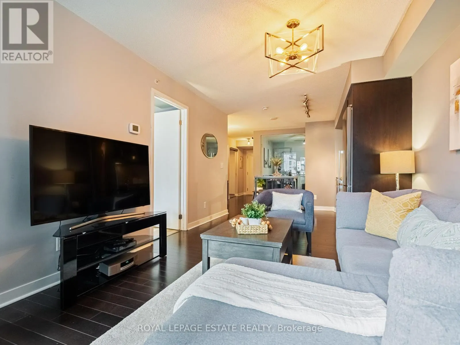 313 - 295 ADELAIDE STREET W