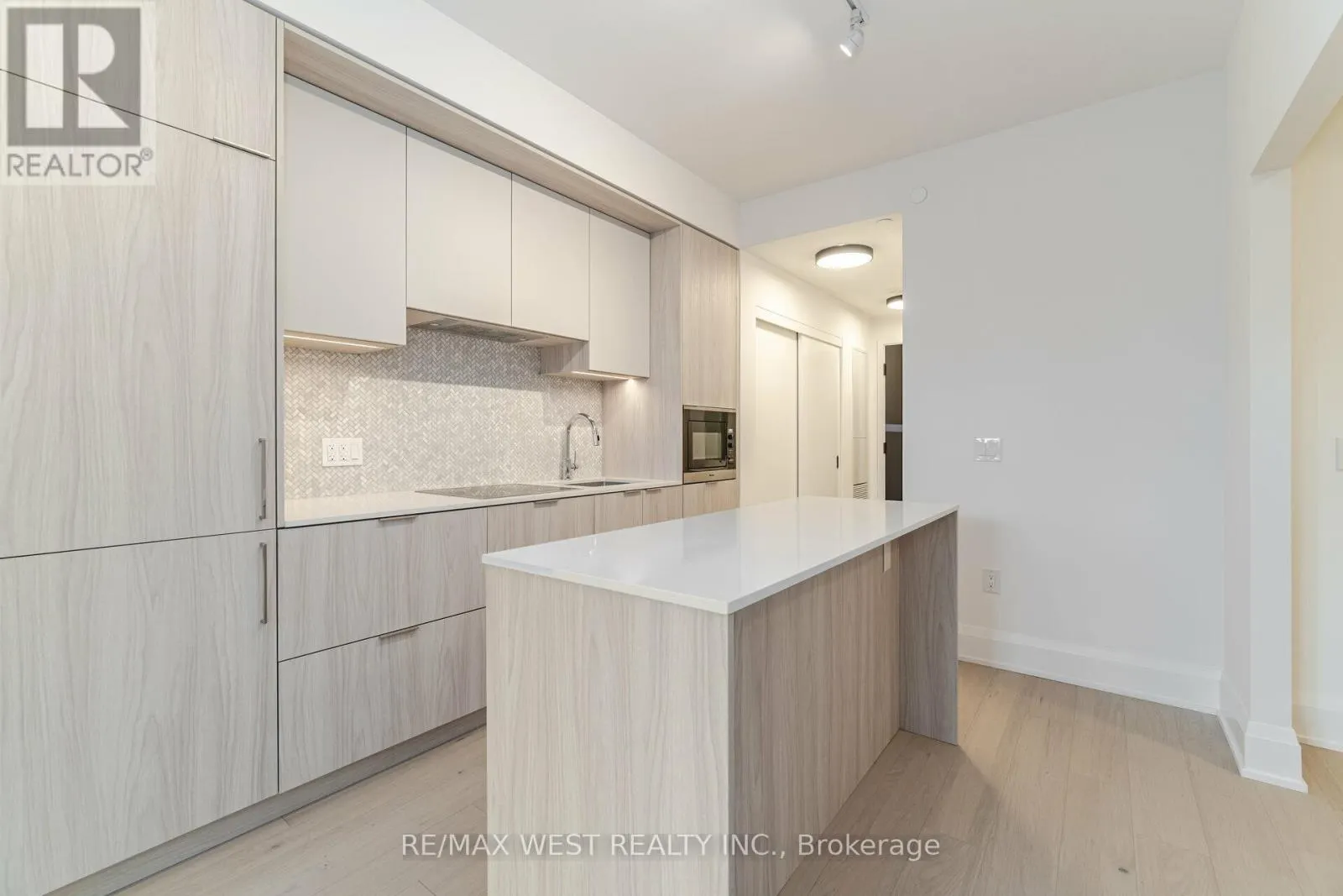 609 - 123 PORTLAND ST STREET