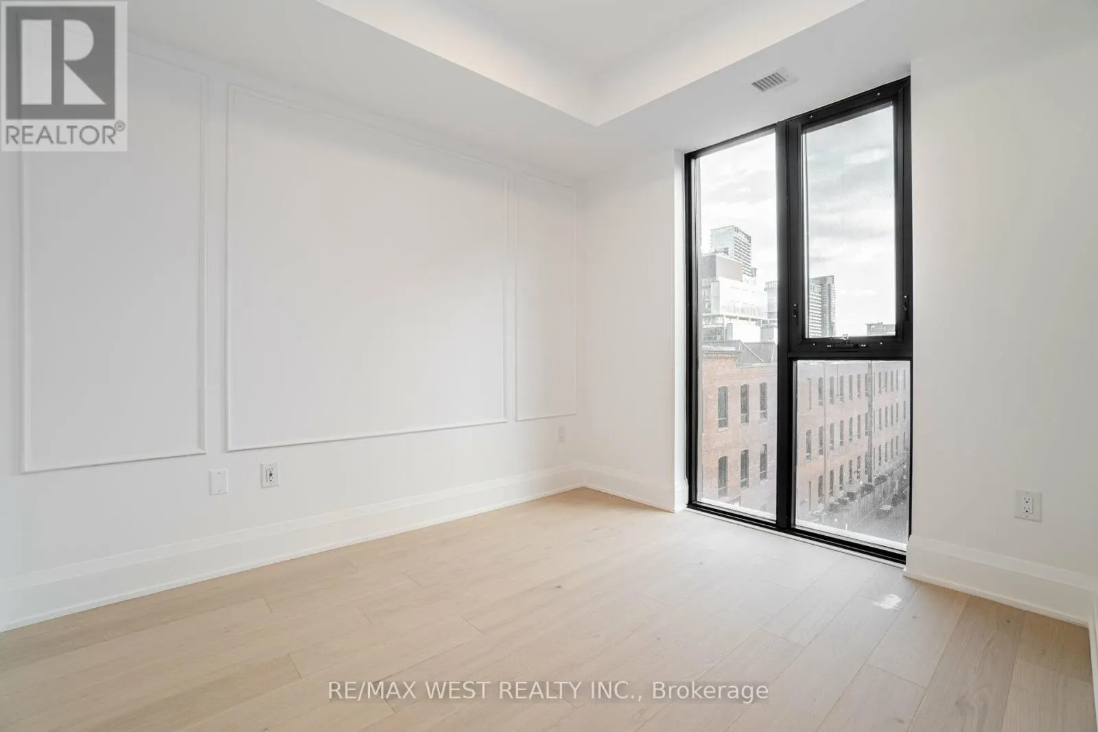 609 - 123 PORTLAND ST STREET