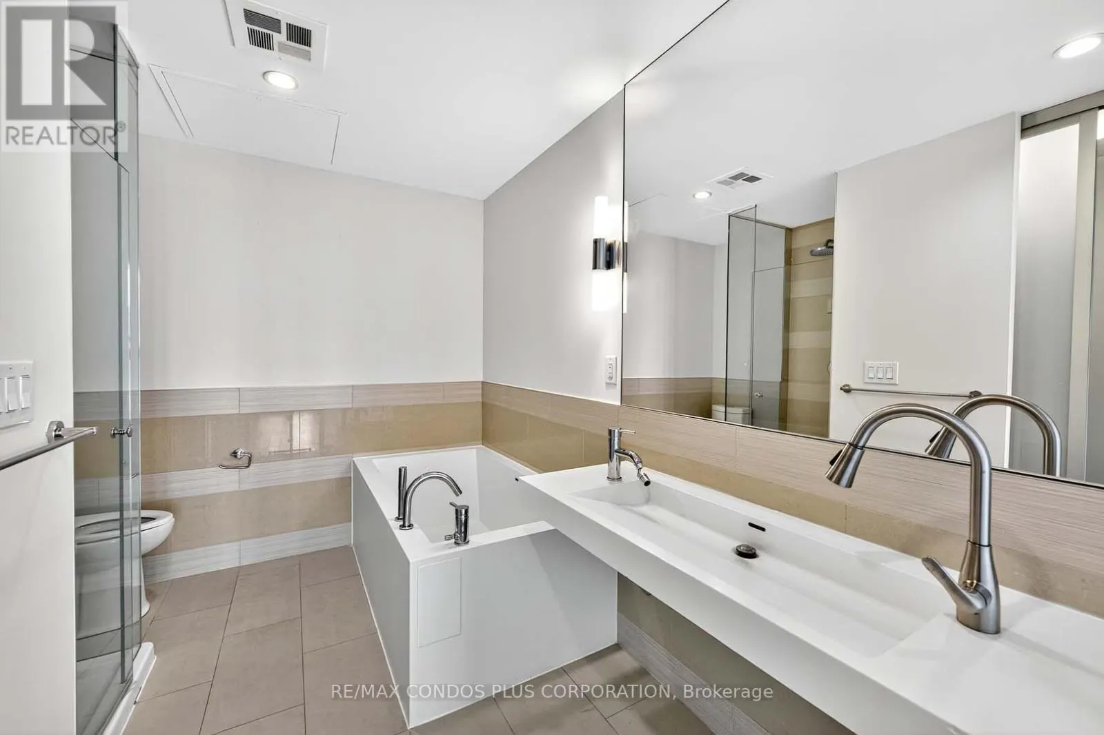 #207 - 390 CHERRY STREET