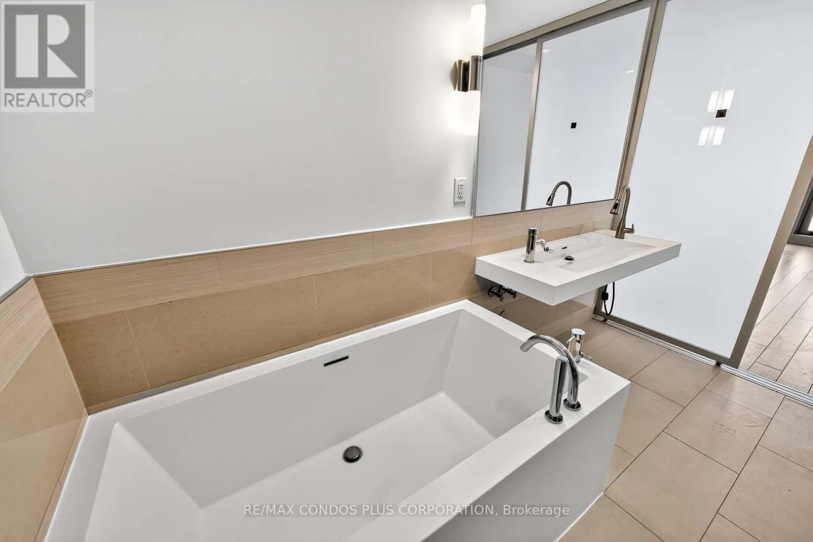 #207 - 390 CHERRY STREET
