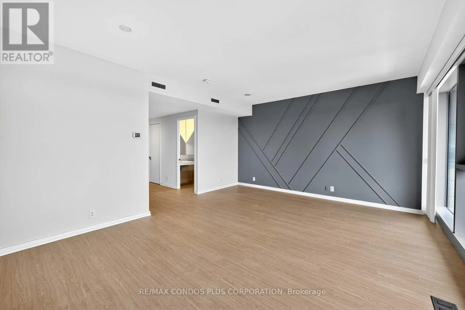 #207 - 390 CHERRY STREET