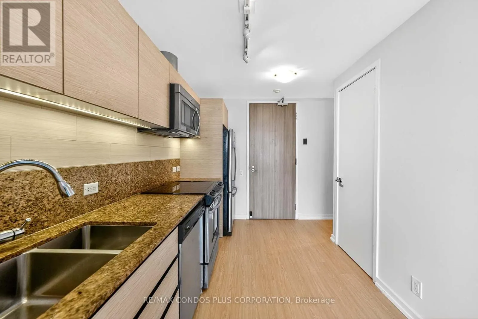 #207 - 390 CHERRY STREET