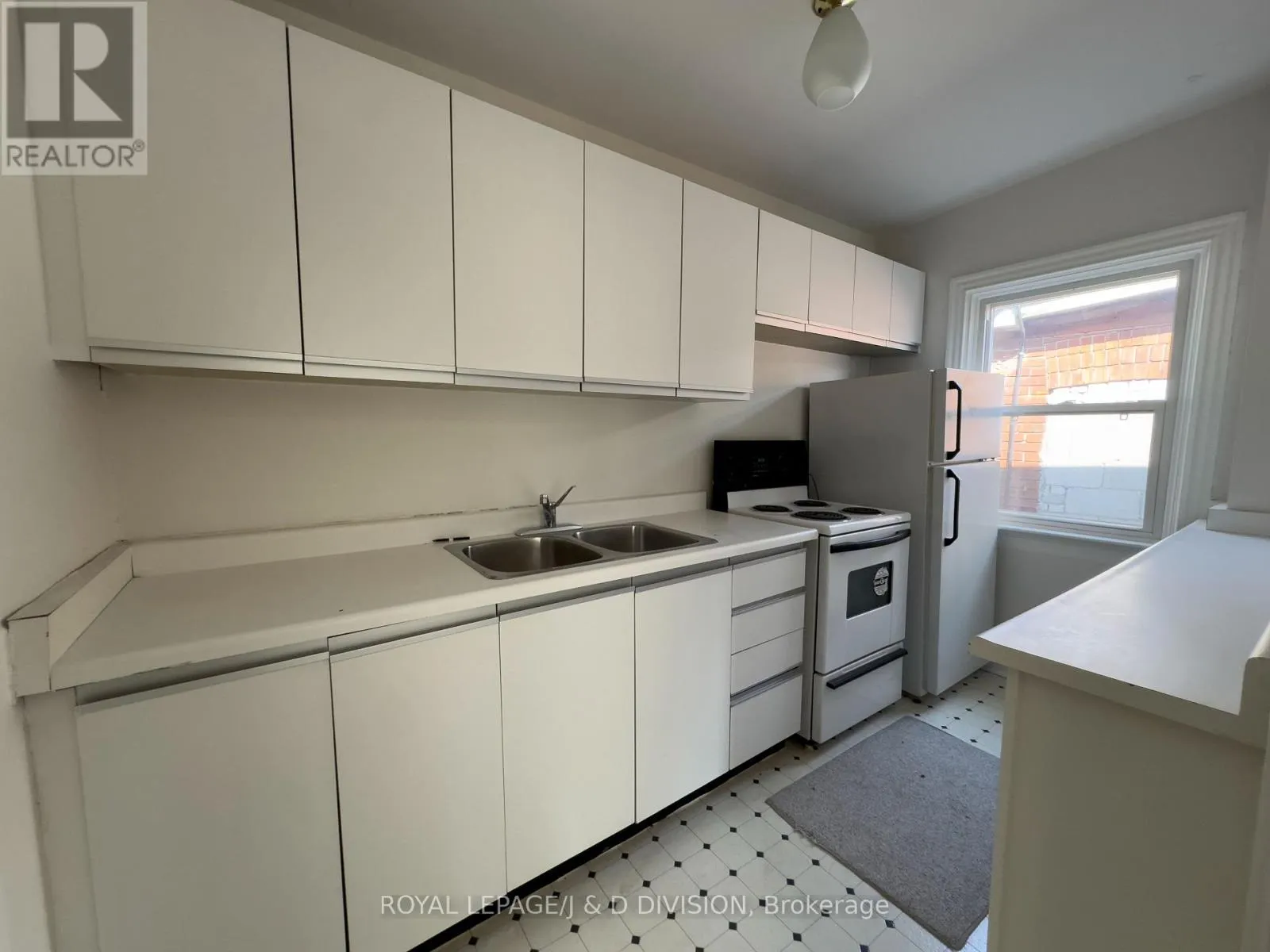 30 WOODLAWN AVENUE W
