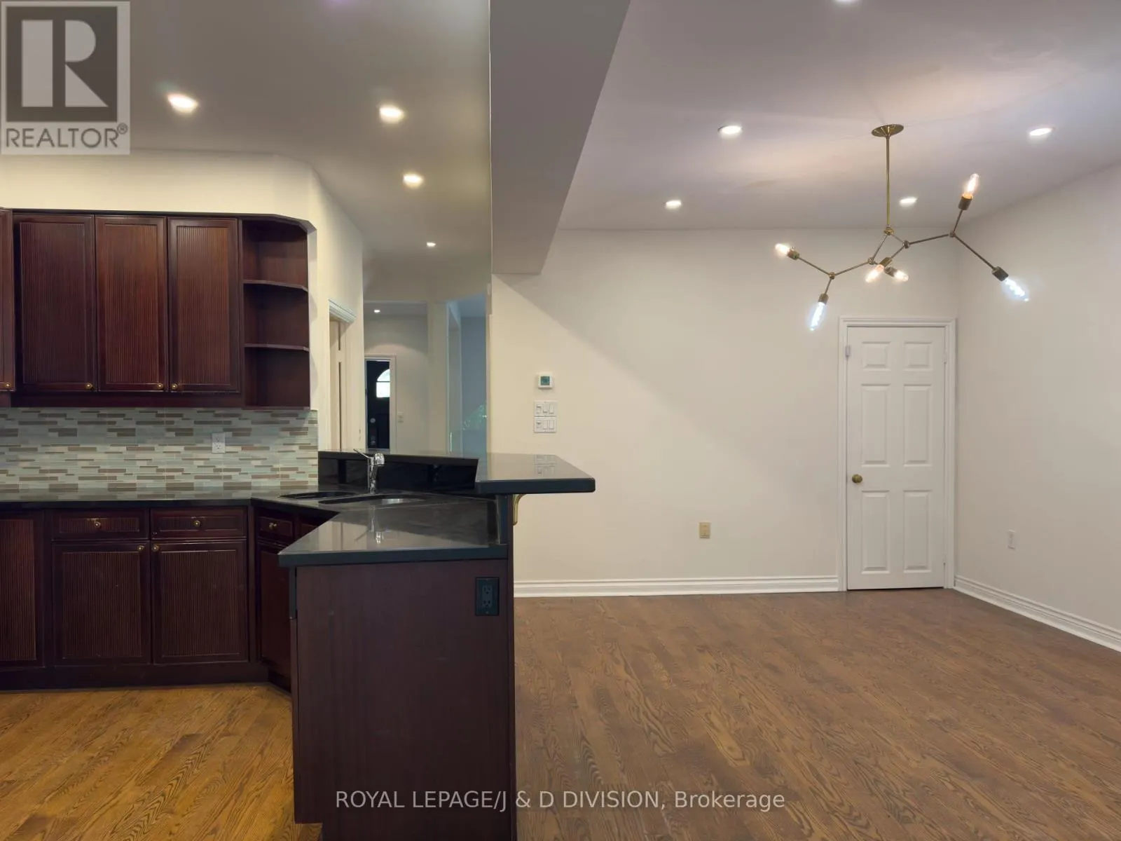 30 WOODLAWN AVENUE W