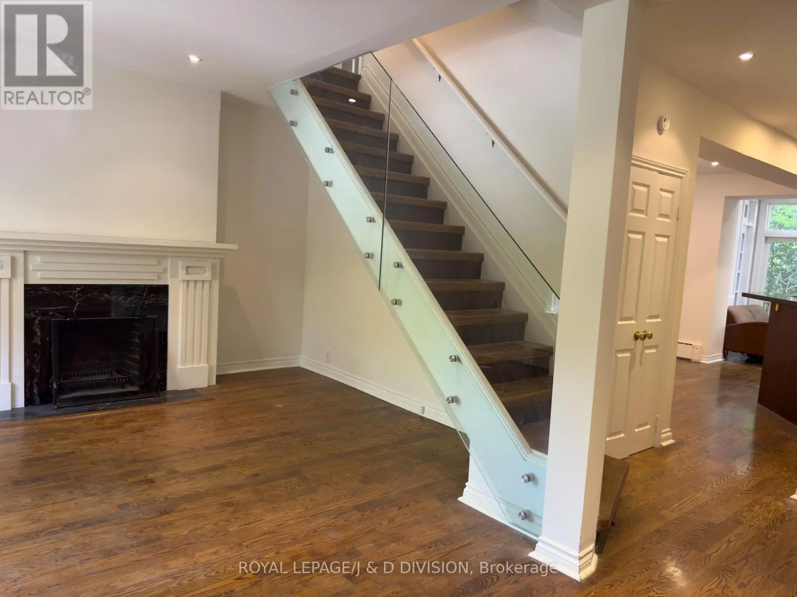 30 WOODLAWN AVENUE W