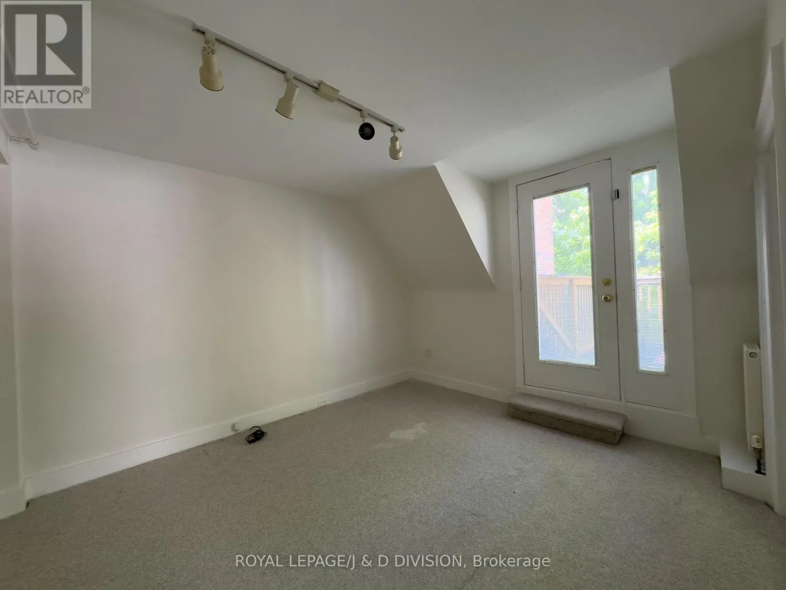 30 WOODLAWN AVENUE W