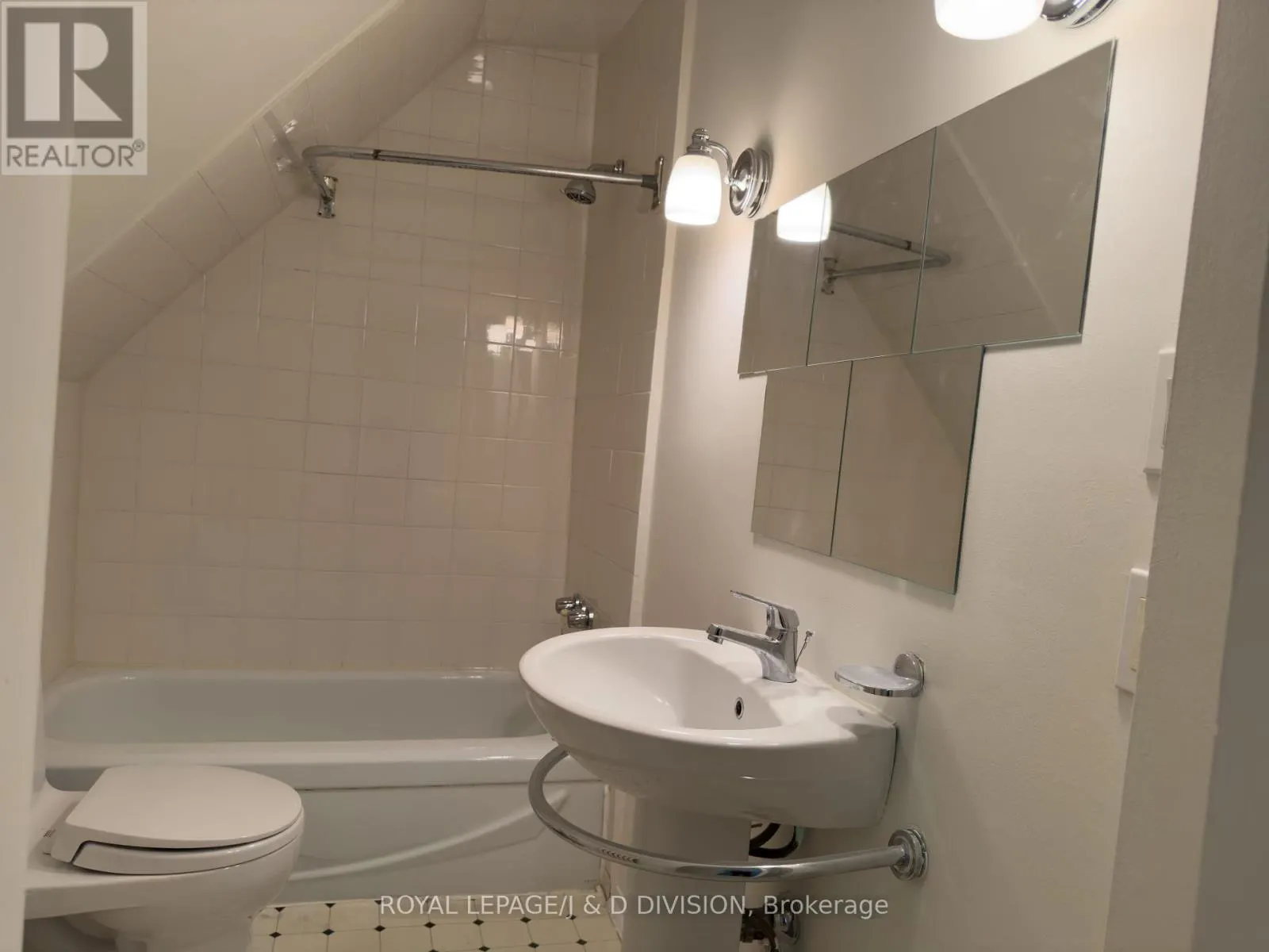 30 WOODLAWN AVENUE W