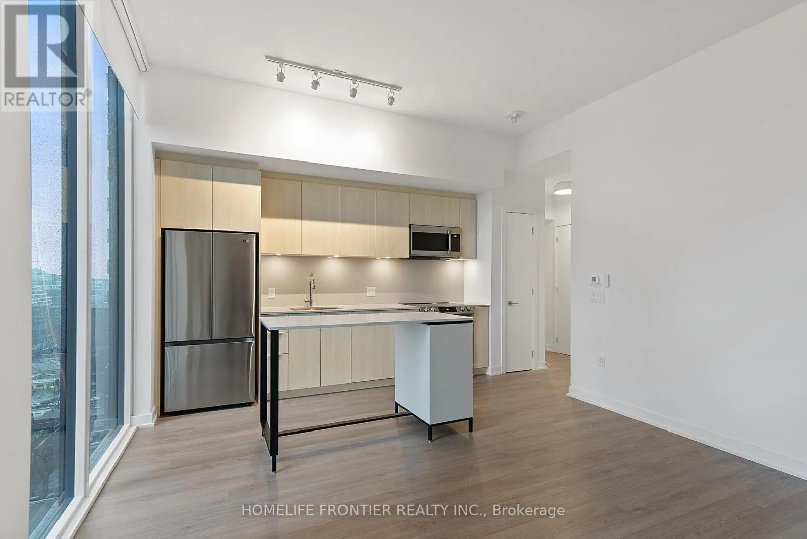 1608 - 357 KING STREET W