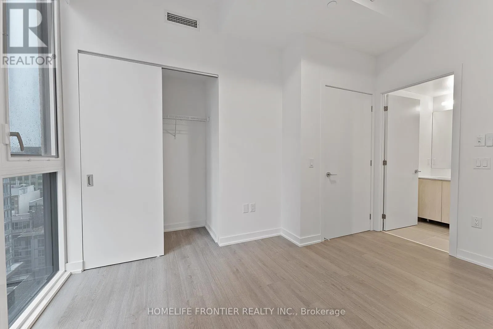 1608 - 357 KING STREET W