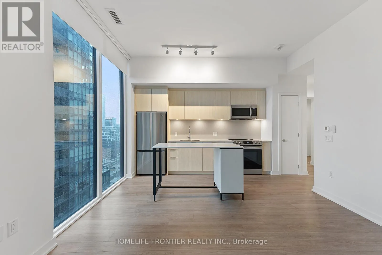 1608 - 357 KING STREET W