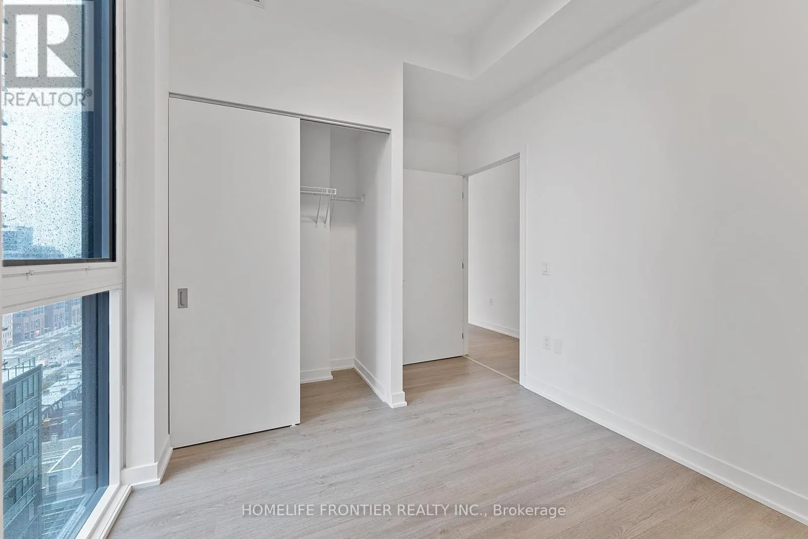1608 - 357 KING STREET W