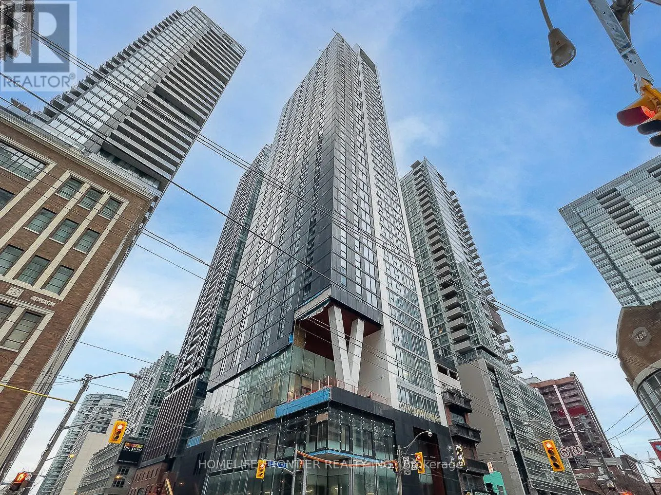 1608 - 357 KING STREET W