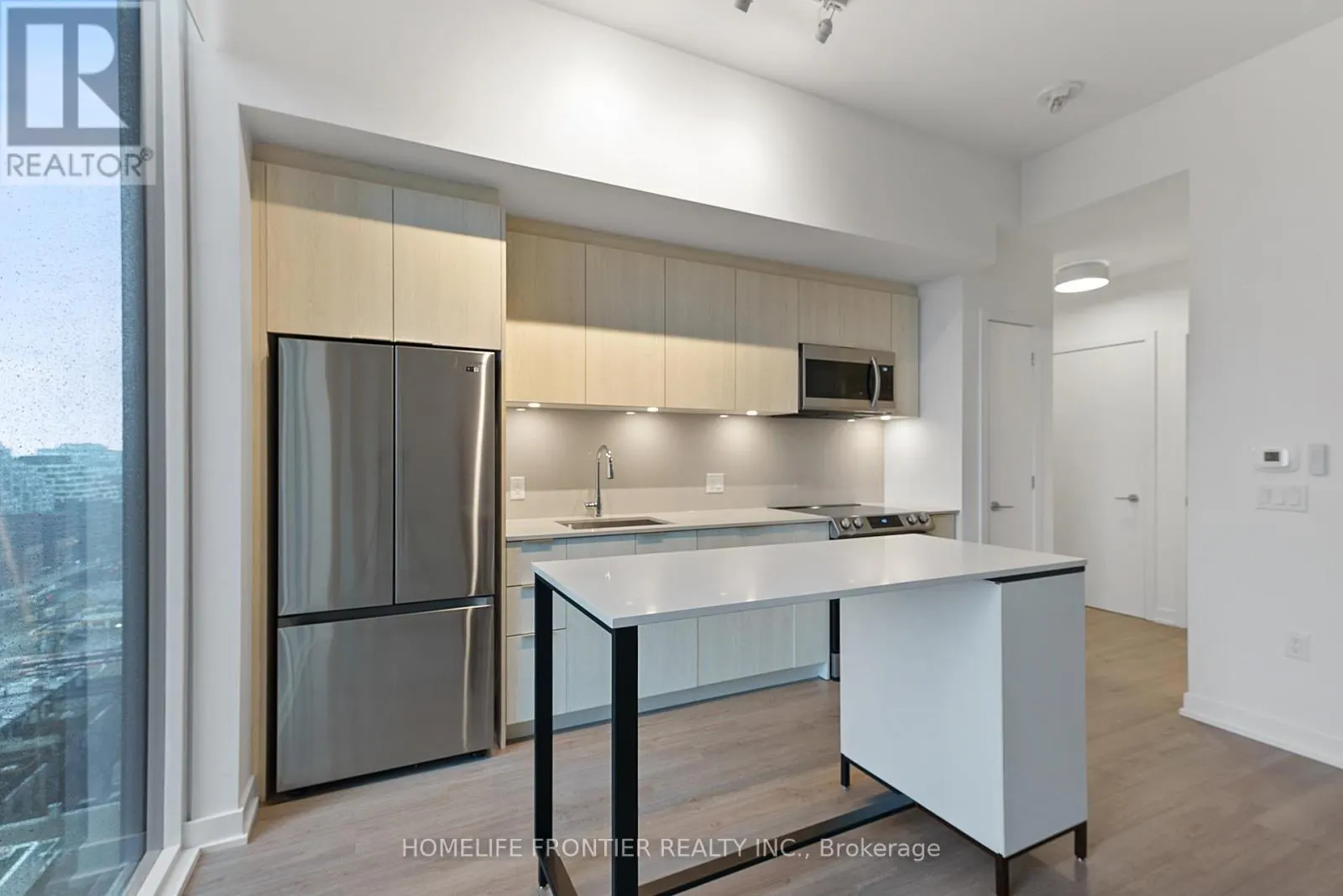 1608 - 357 KING STREET W