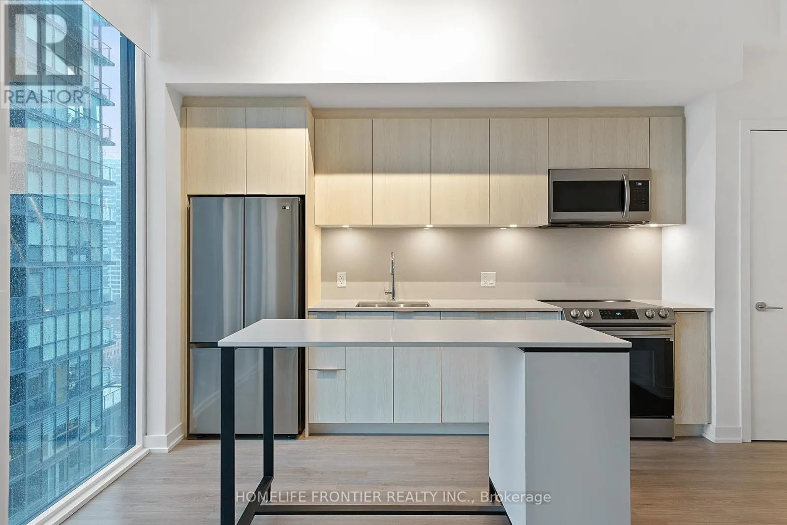 1608 - 357 KING STREET W