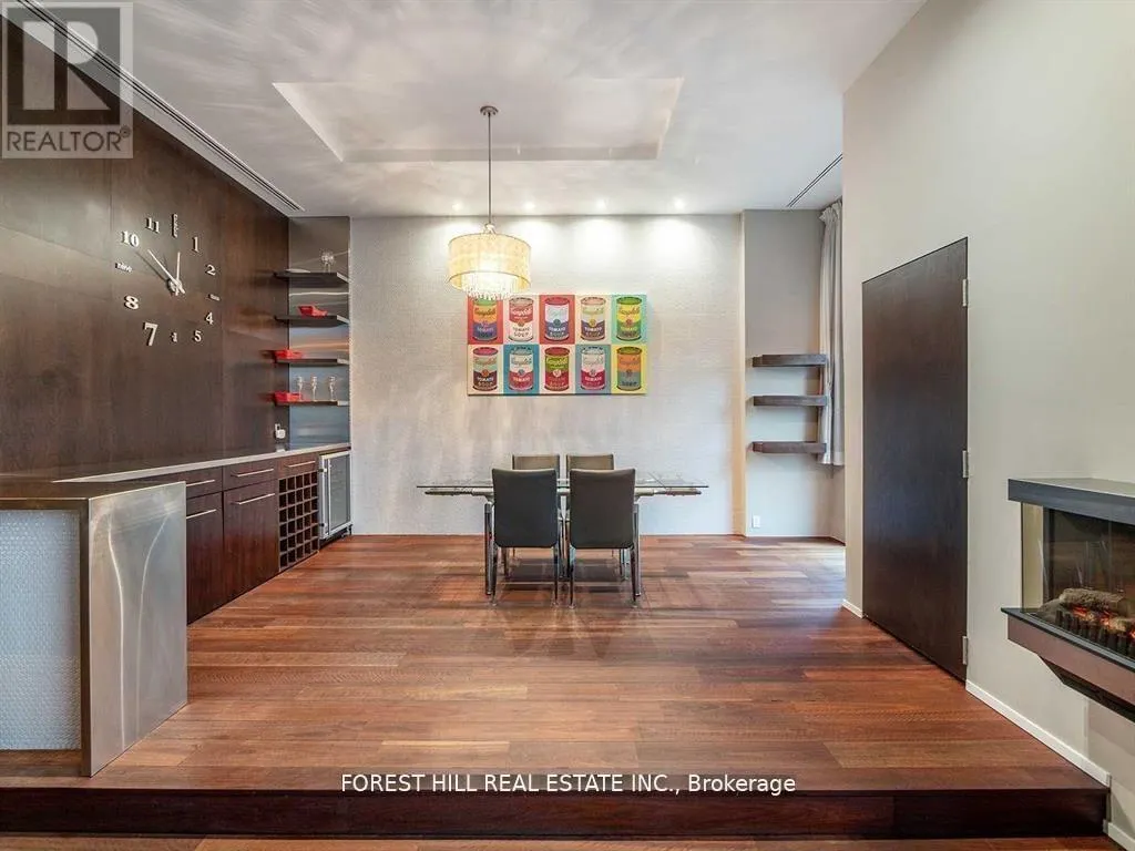 PH7 - 8 WELLESLEY STREET E