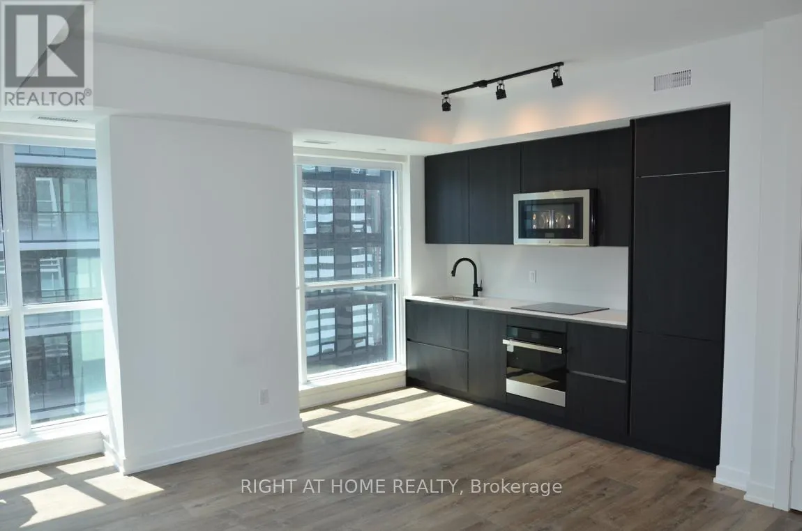 4303 - 327 KING STREET