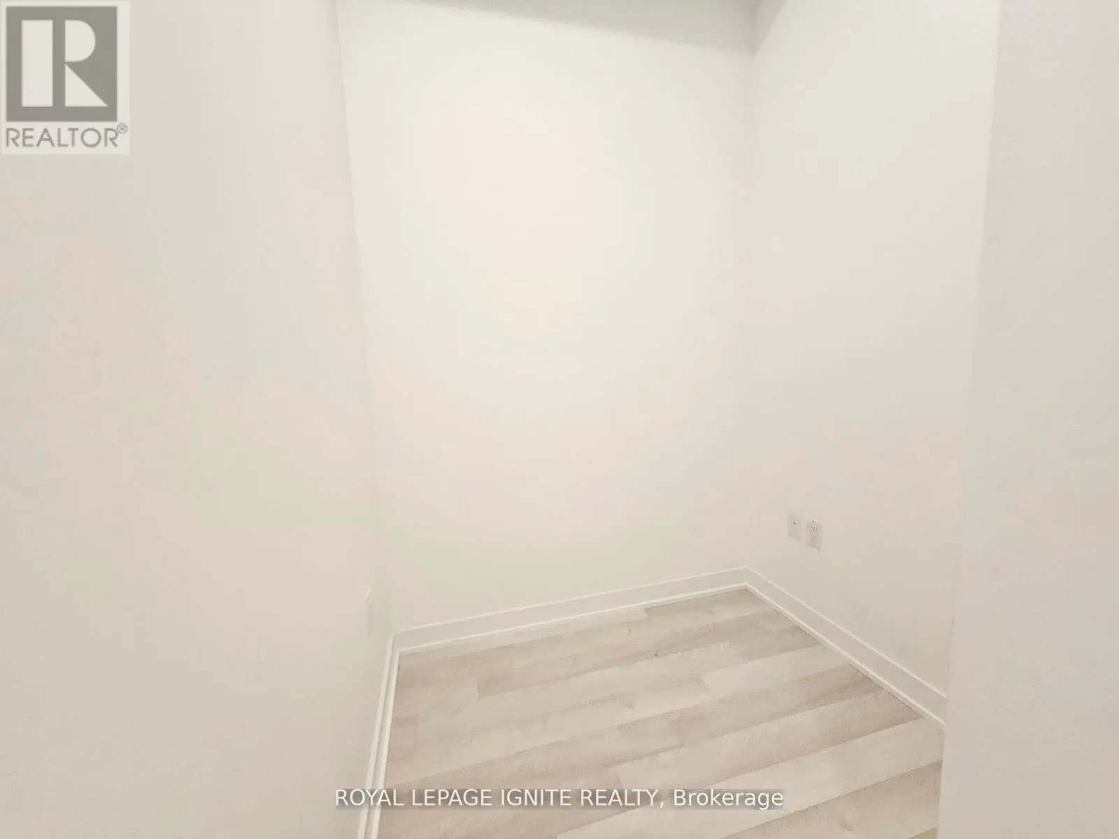 504 - 357 KING STREET W