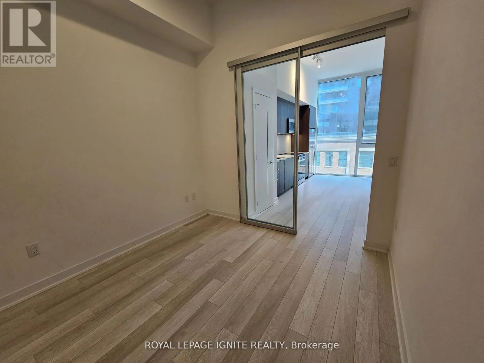 504 - 357 KING STREET W