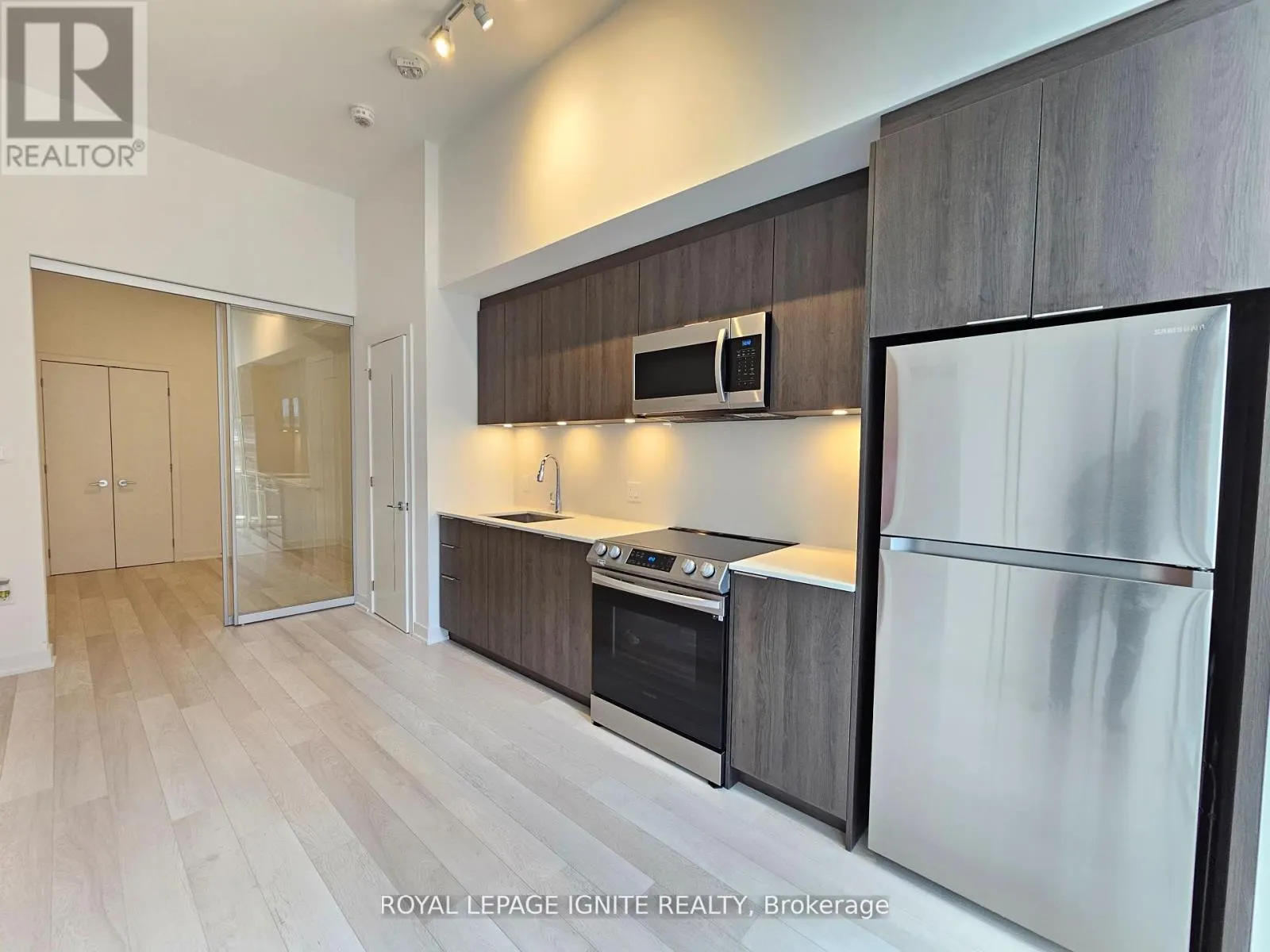 504 - 357 KING STREET W