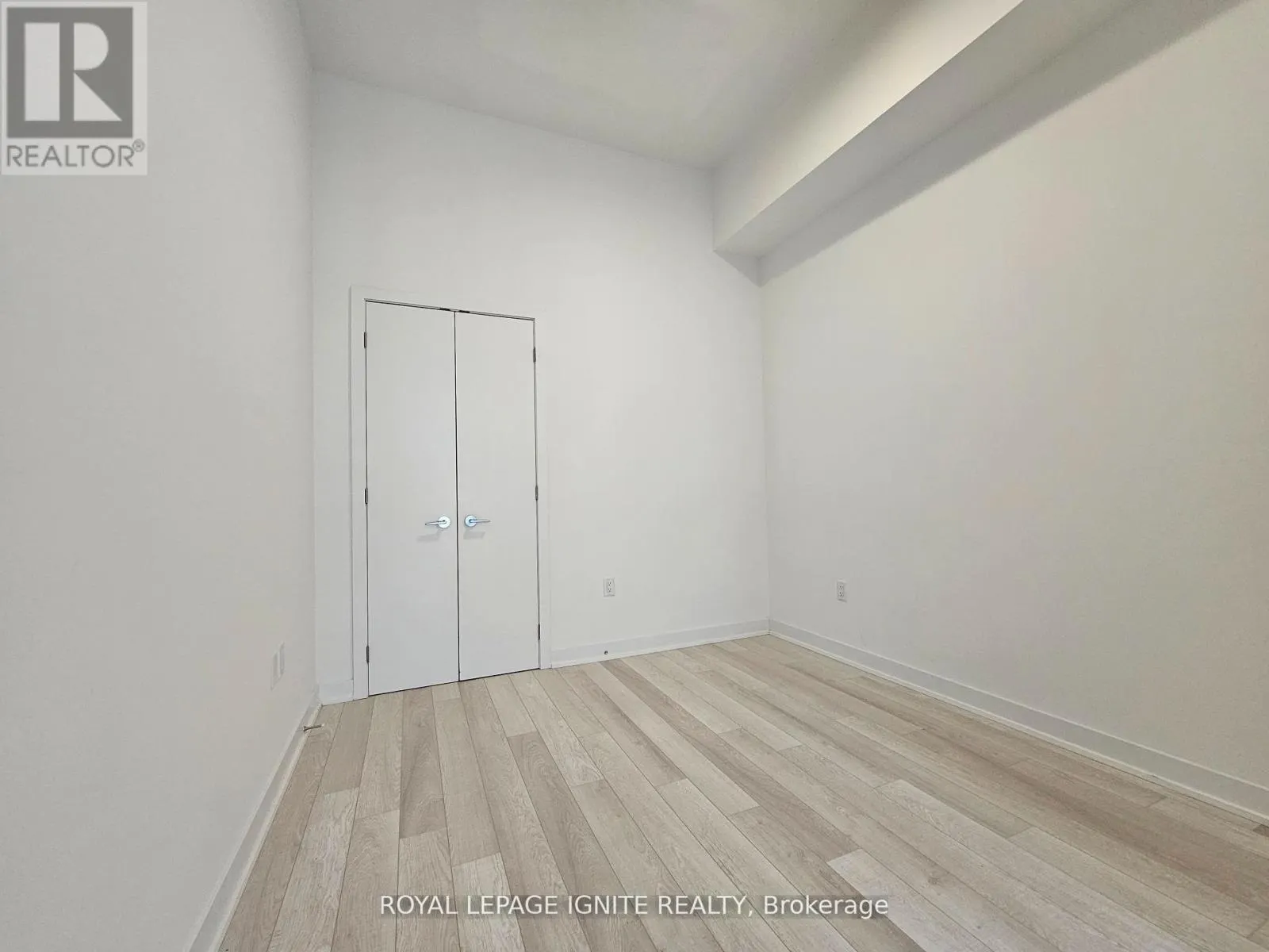 504 - 357 KING STREET W