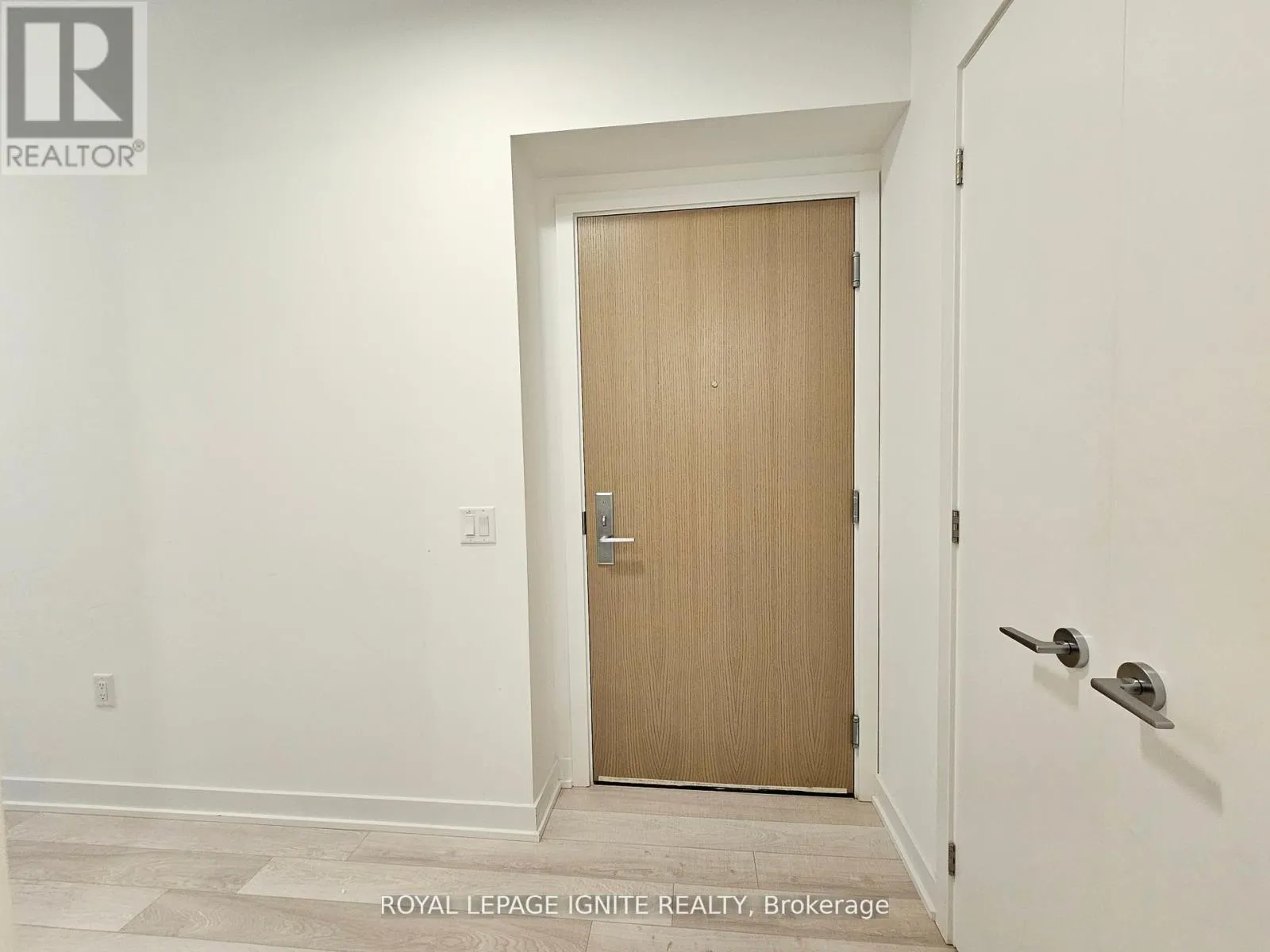 504 - 357 KING STREET W