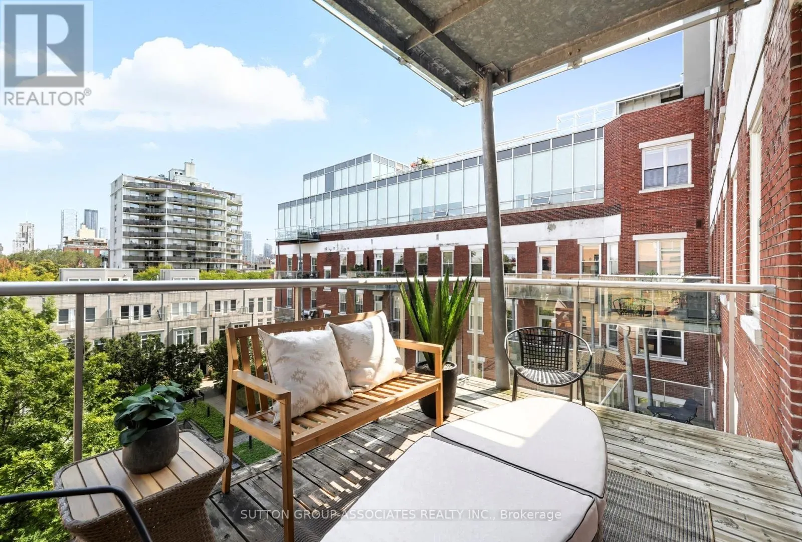408 - 385 BRUNSWICK AVENUE