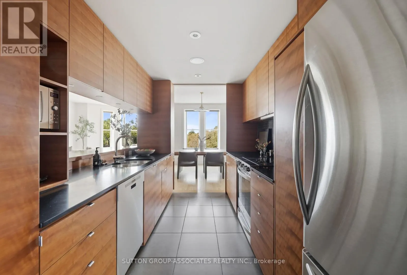 408 - 385 BRUNSWICK AVENUE