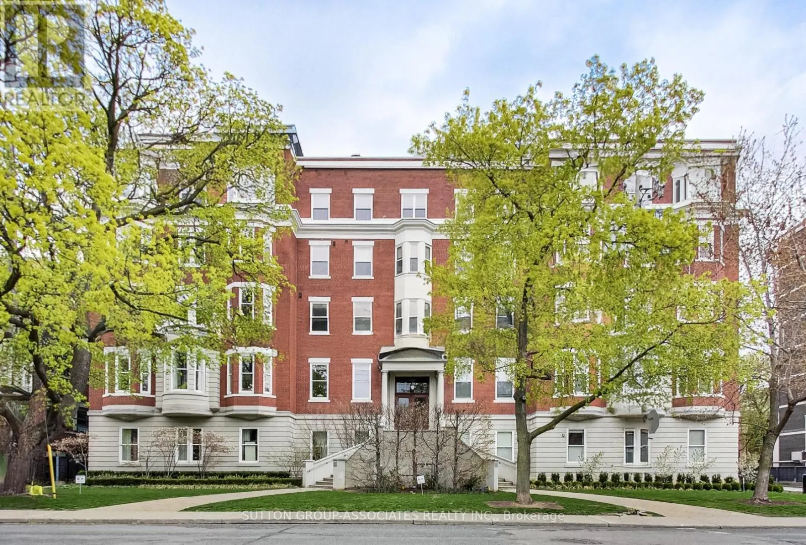 408 - 385 BRUNSWICK AVENUE