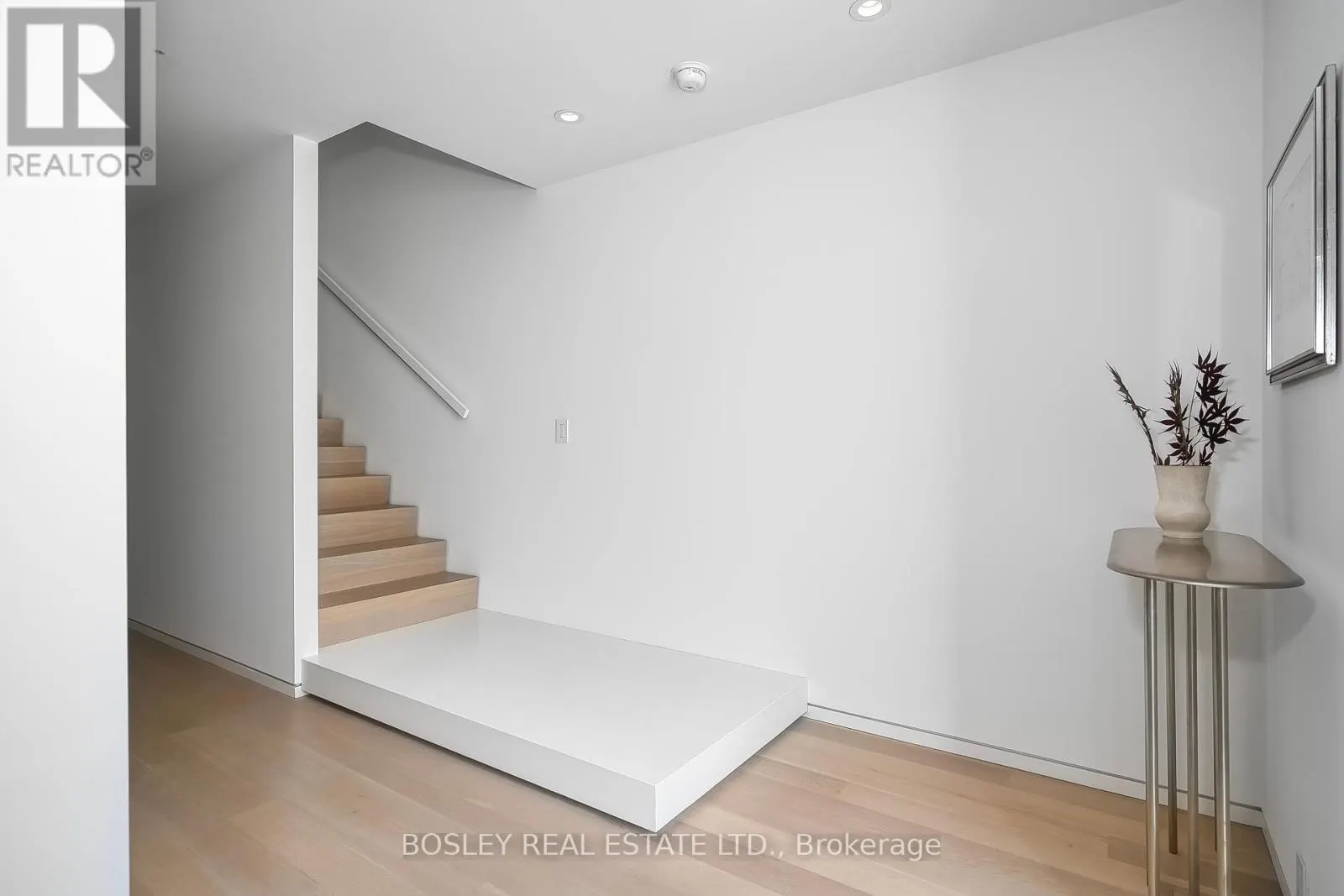 5 EDGECOMBE AVENUE