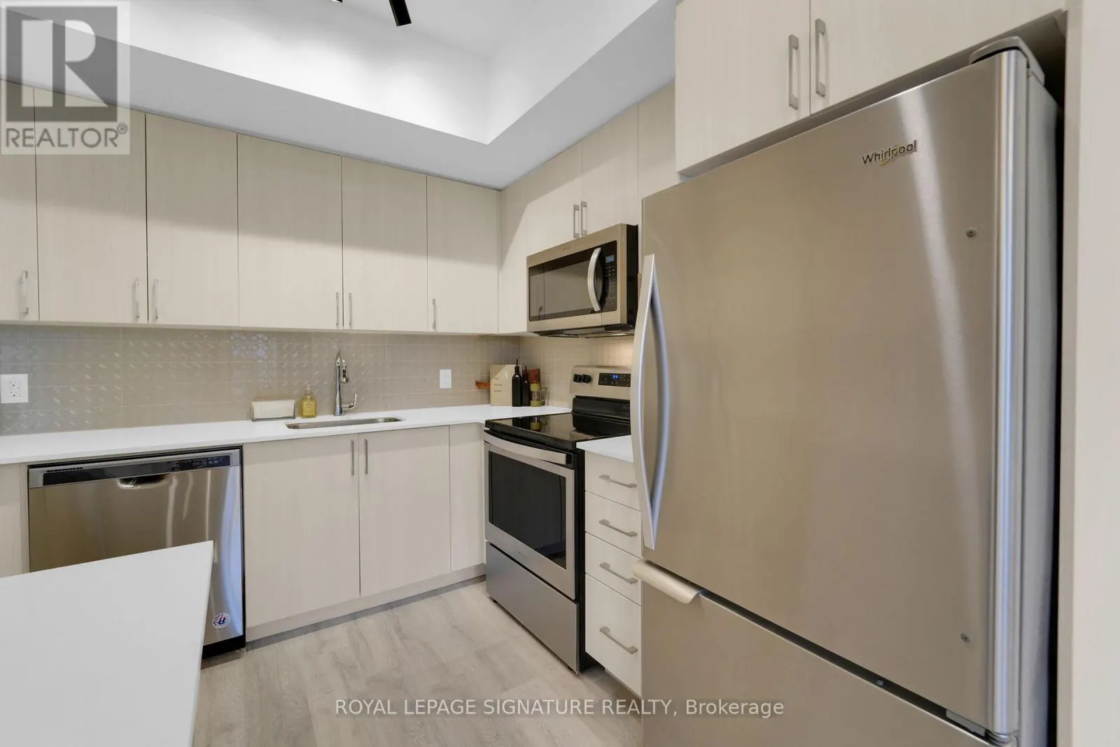910 - 591 SHEPPARD AVENUE E