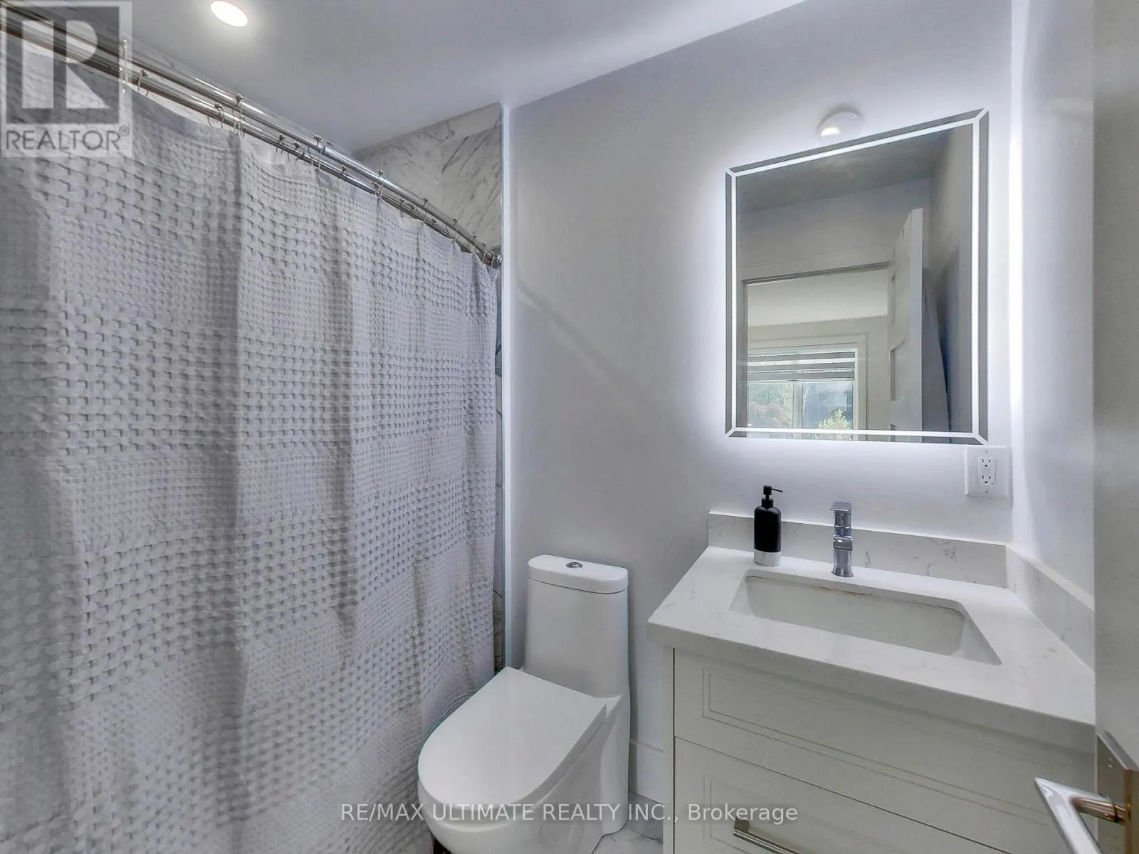35 FLEMING CRESCENT