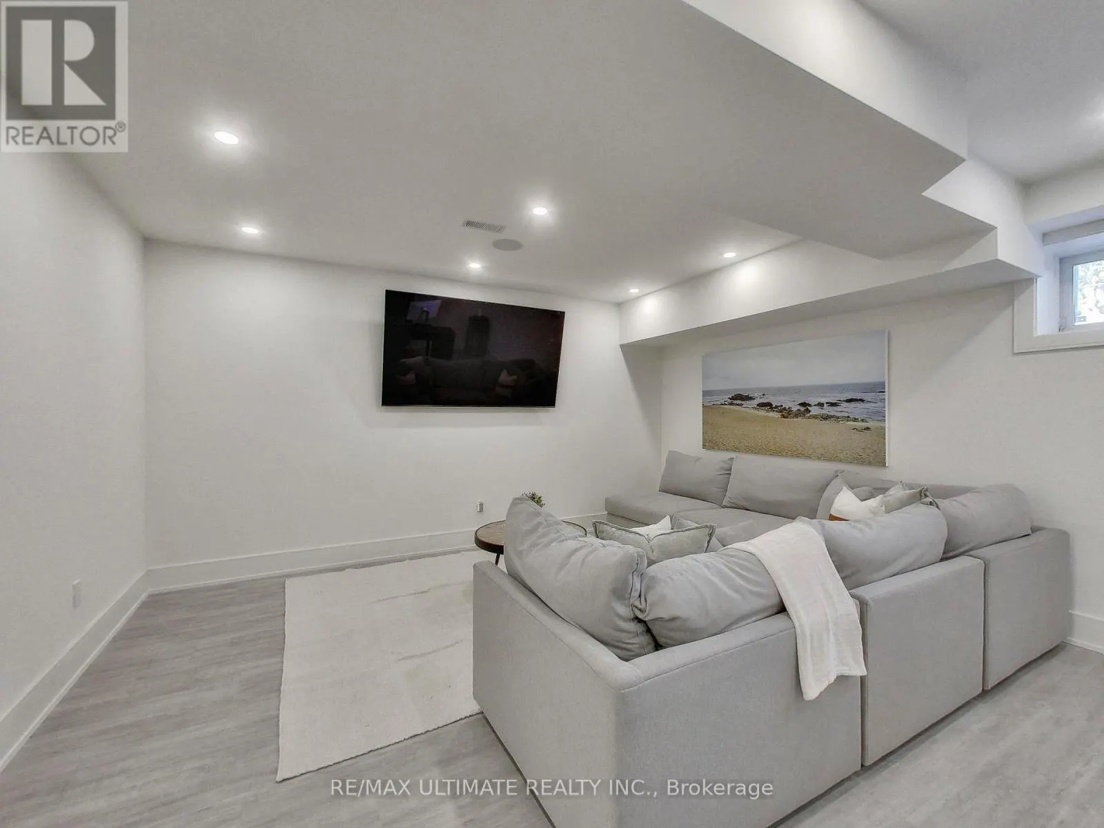 35 FLEMING CRESCENT