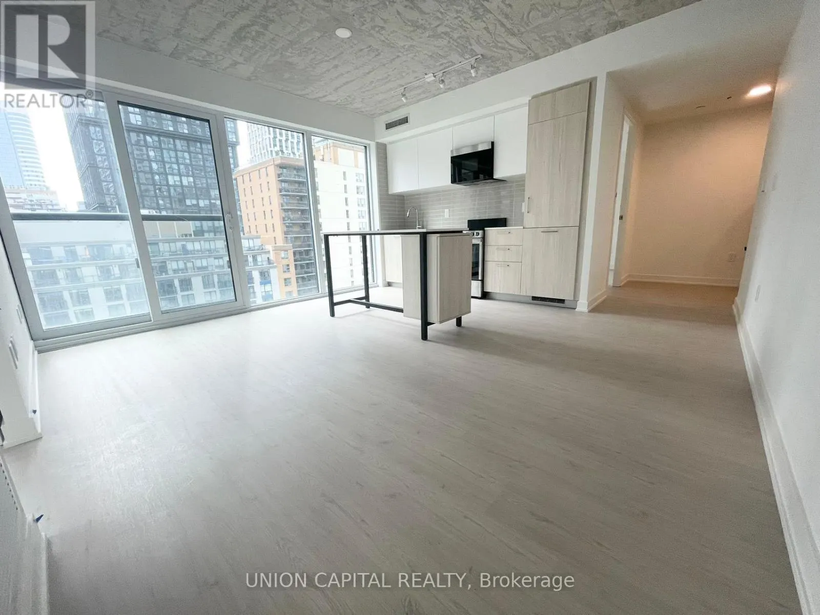 1104 - 65 MUTUAL STREET