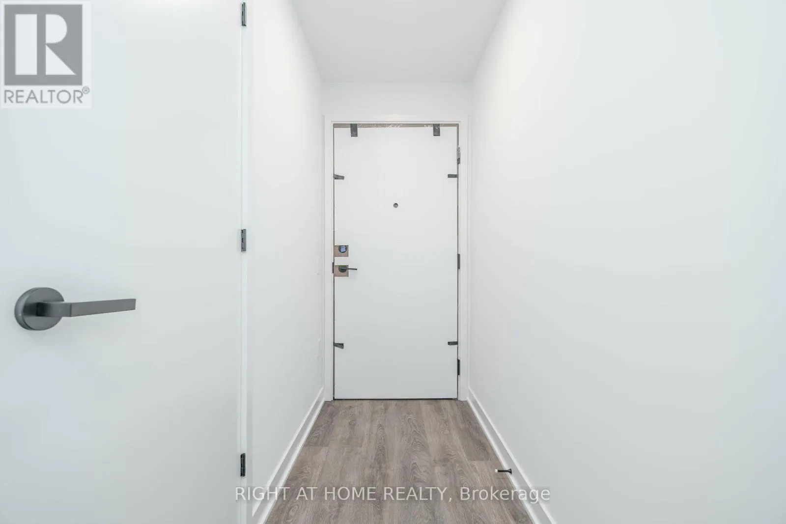 4403 - 55 CHARLES STREET E