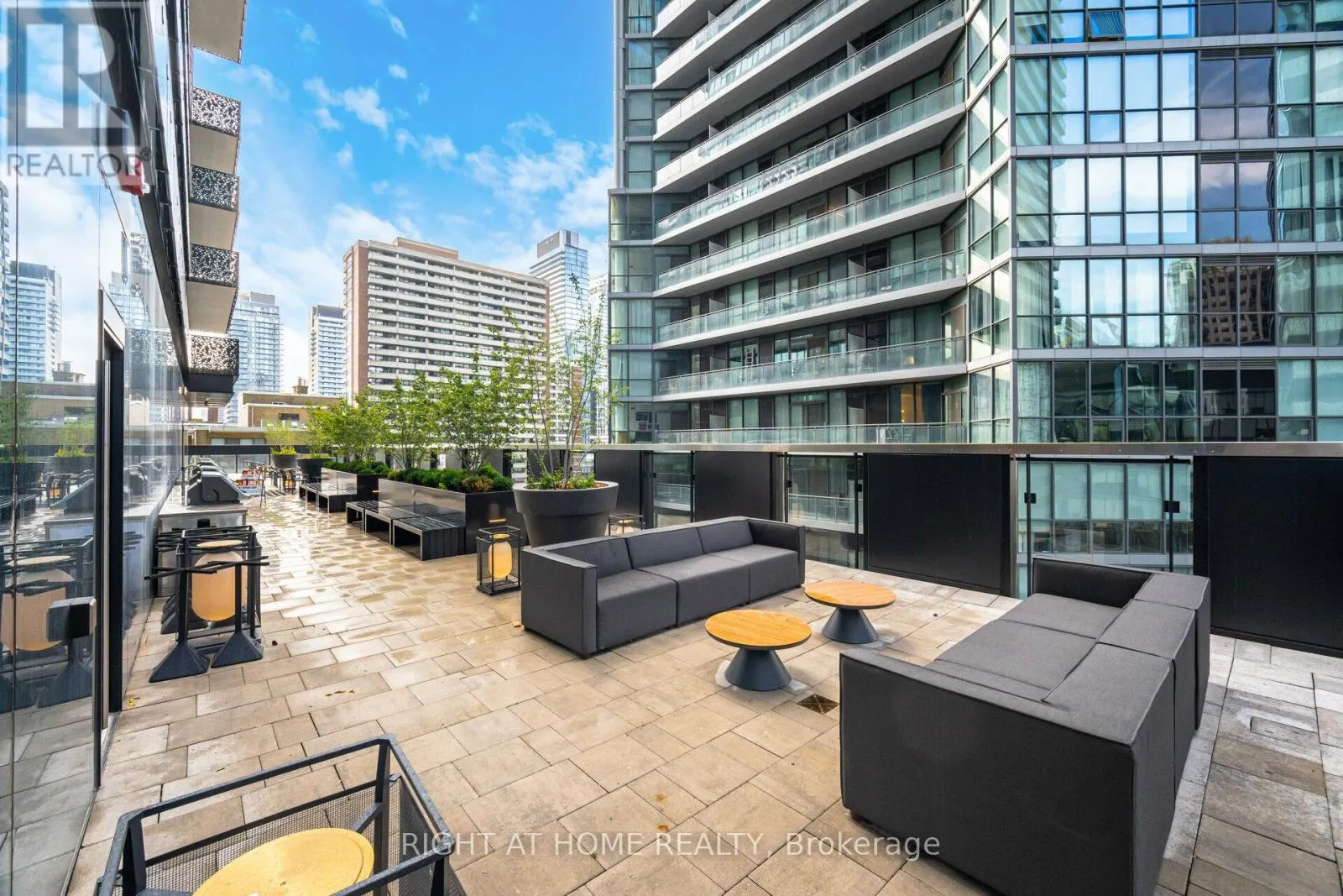 4403 - 55 CHARLES STREET E