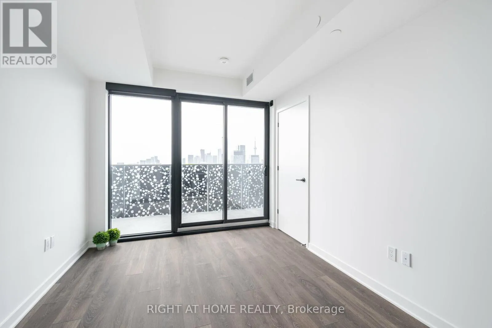 4403 - 55 CHARLES STREET E