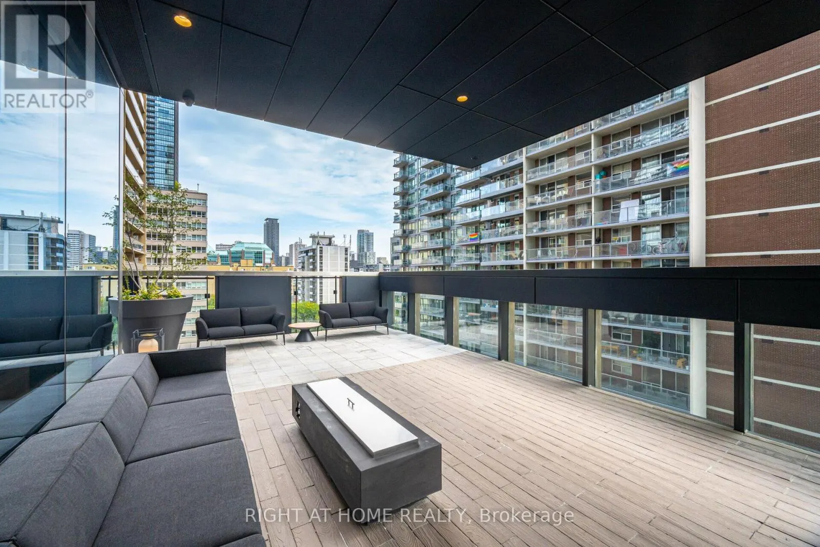 4403 - 55 CHARLES STREET E