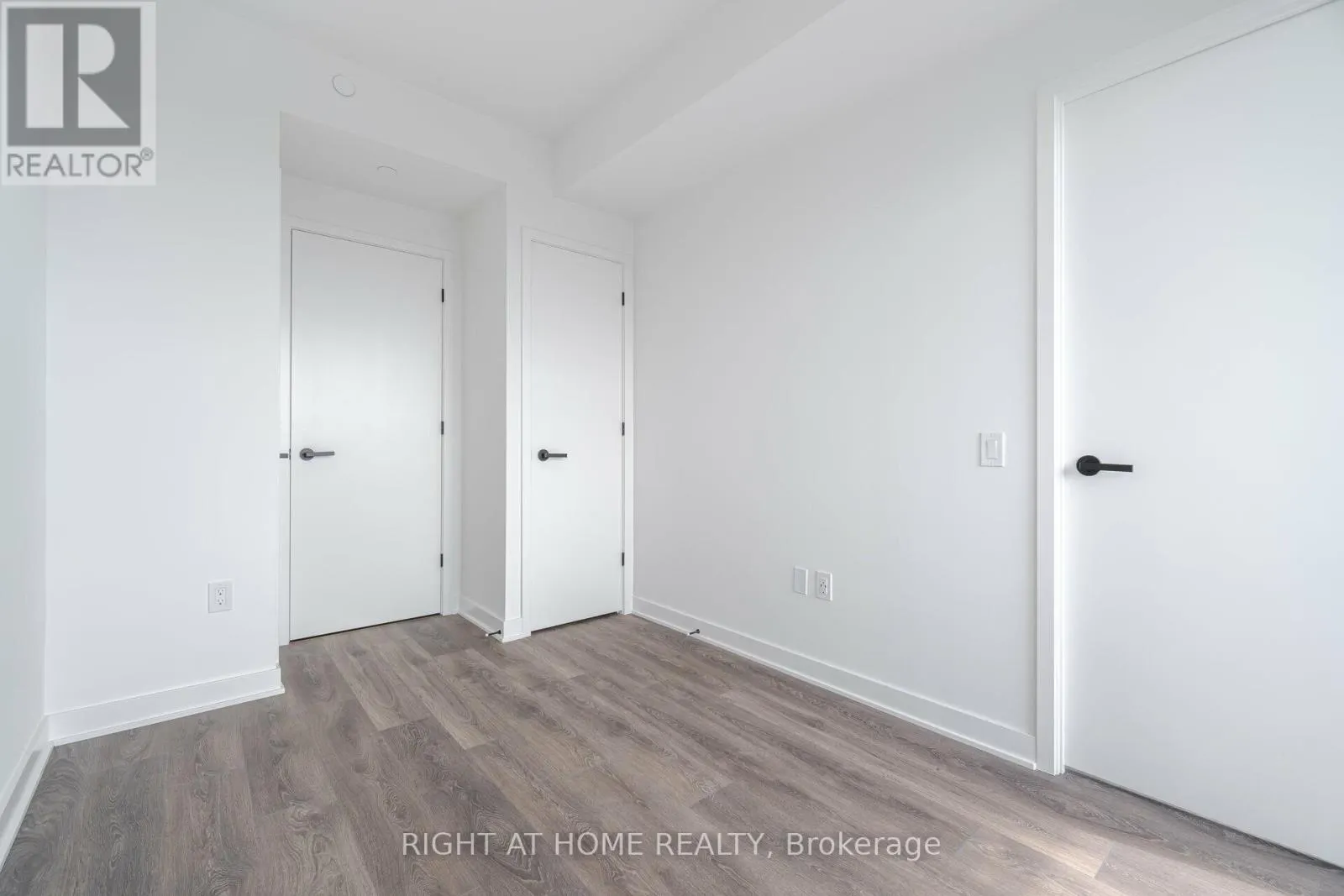 4403 - 55 CHARLES STREET E