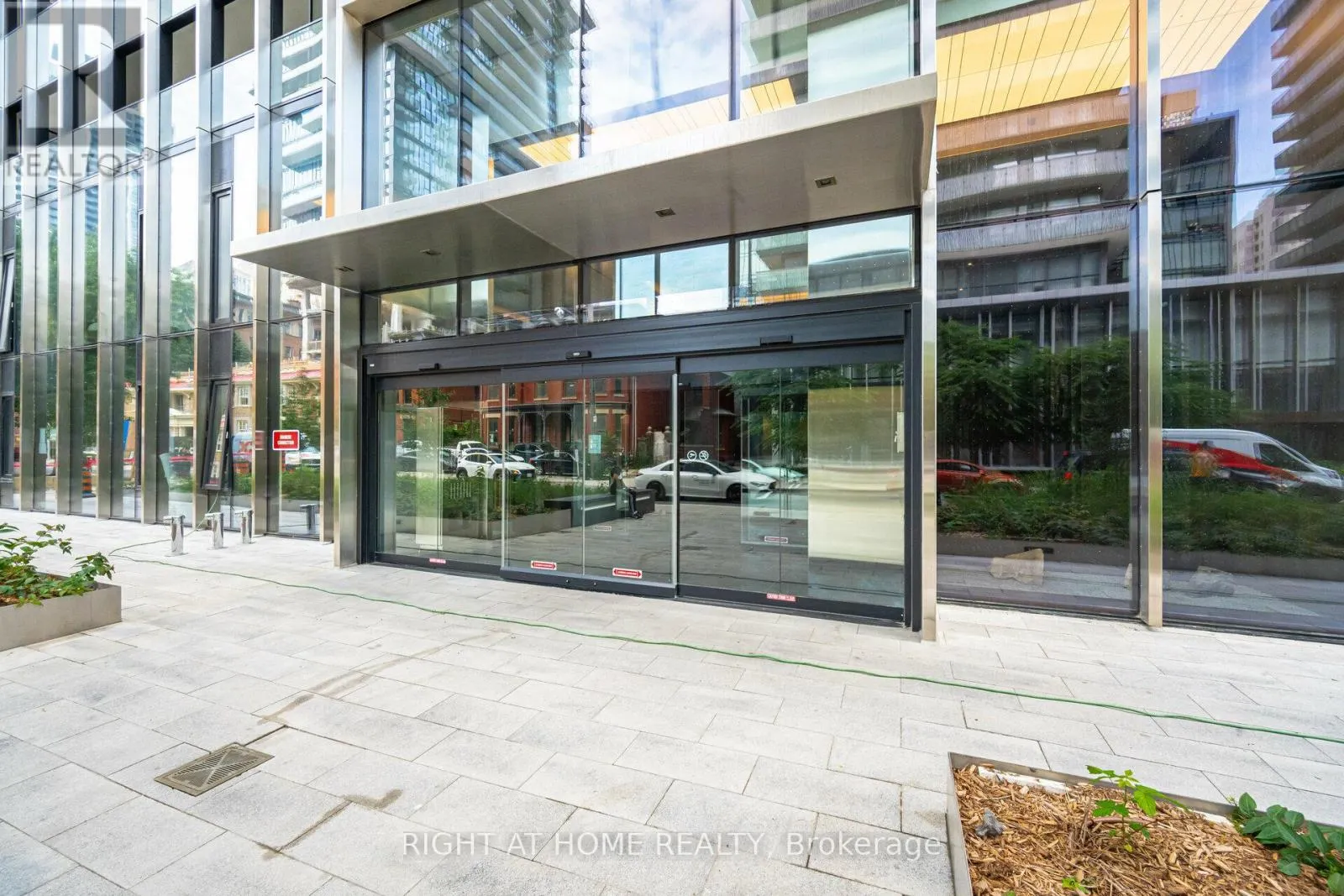 4403 - 55 CHARLES STREET E