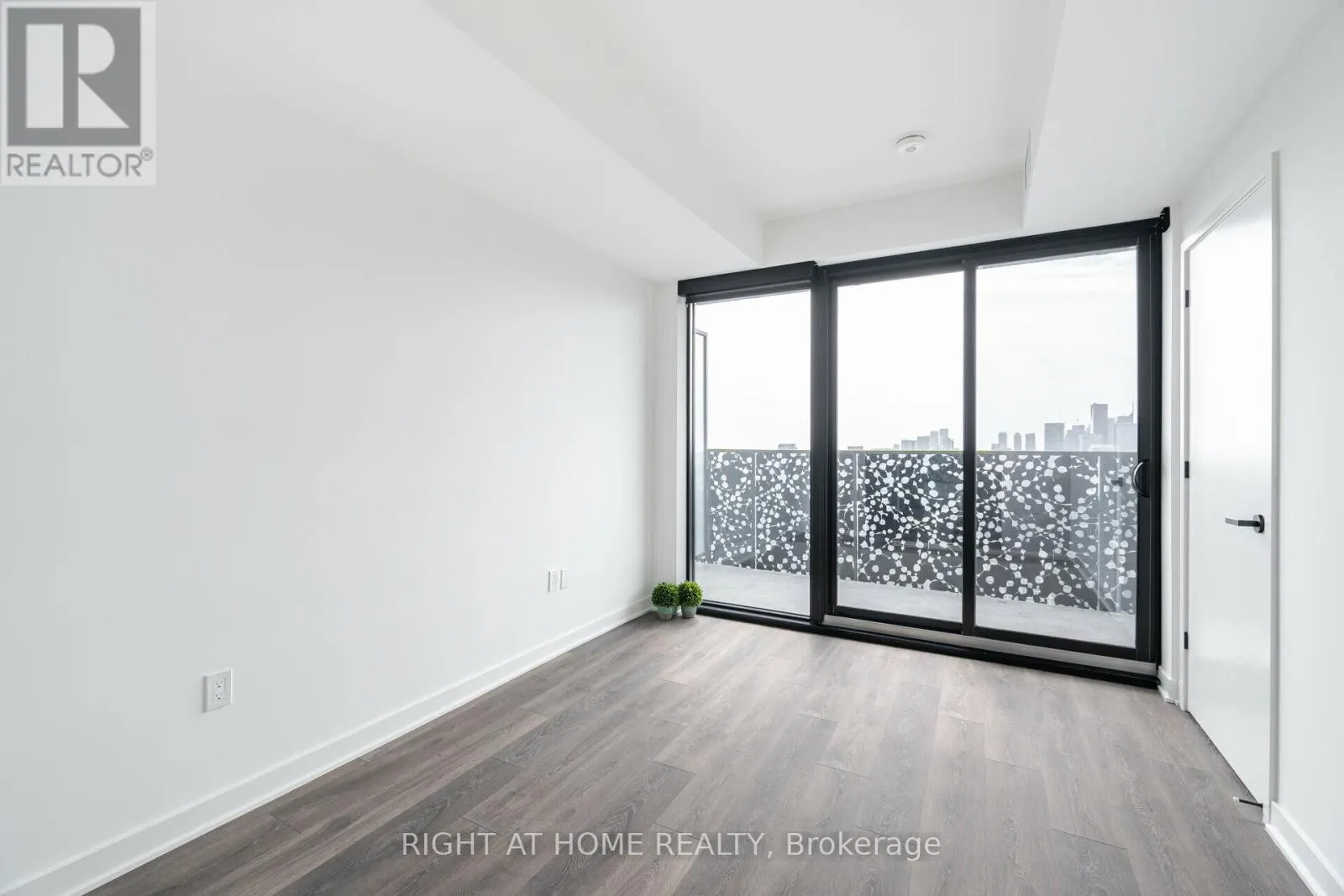 4403 - 55 CHARLES STREET E